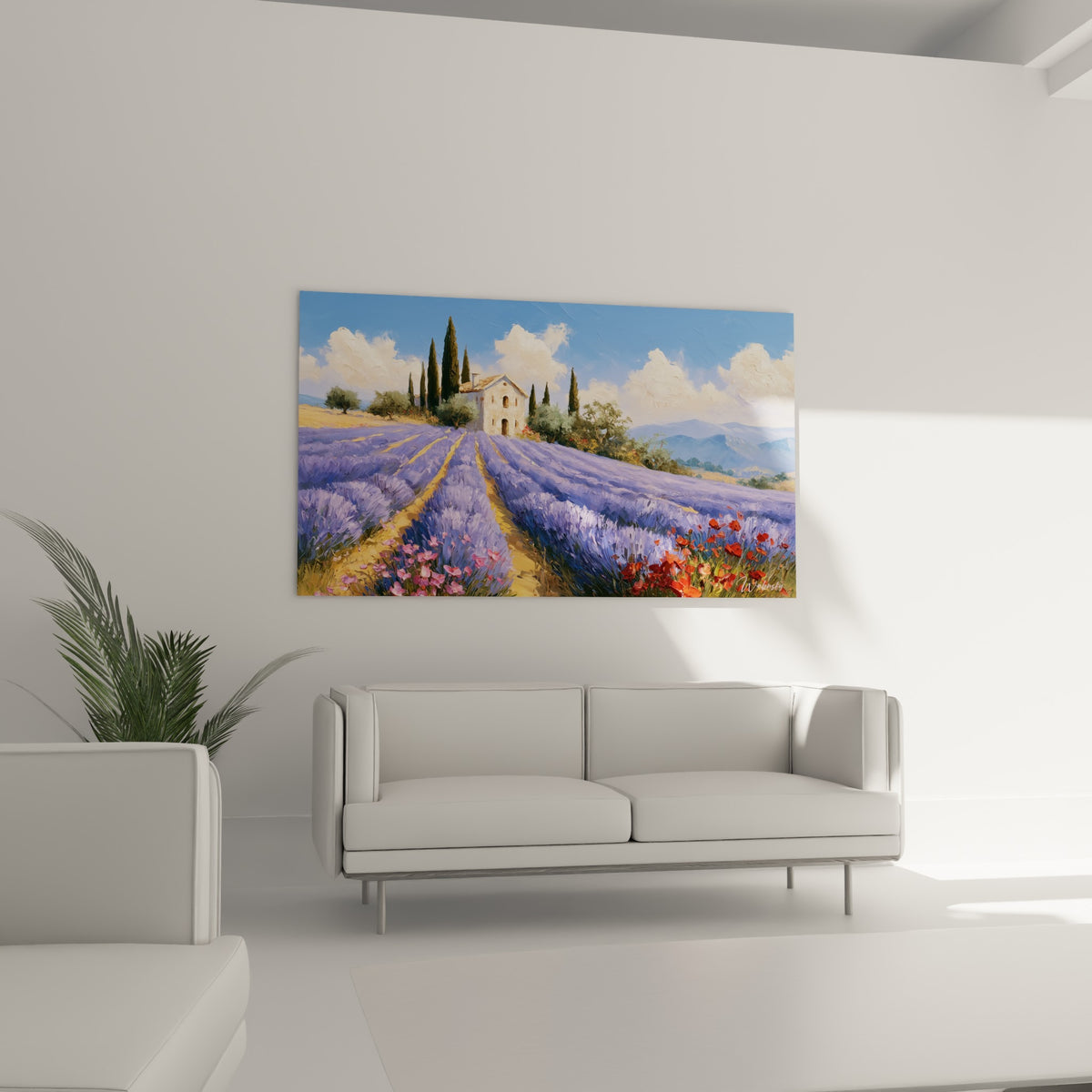Cyprès verts et champ de lavande doré au-dessus d'un canapé dans un salon lumineux