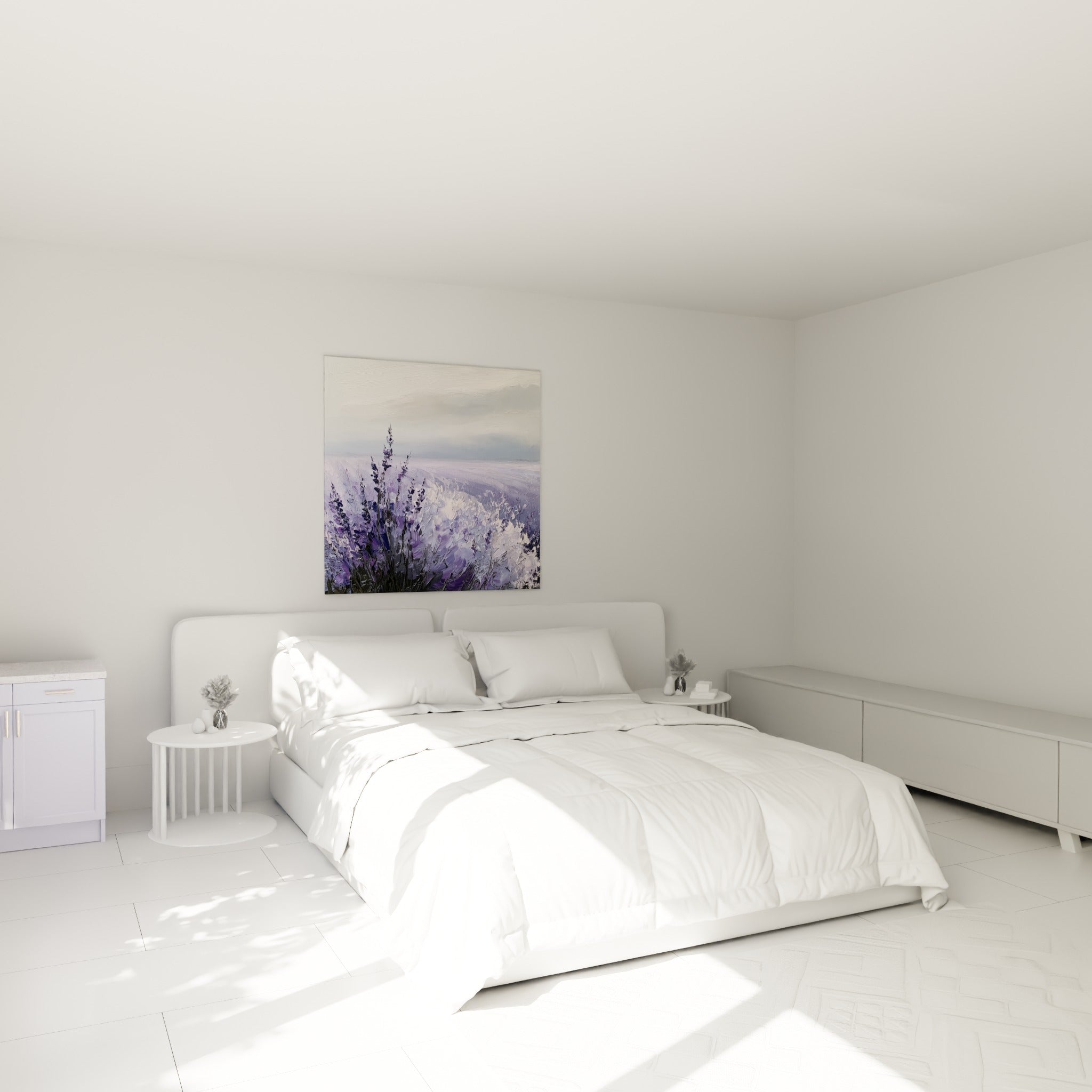 Épis de lavande violette et blanche peints en relief, au-dessus d'un lit dans une chambre claire