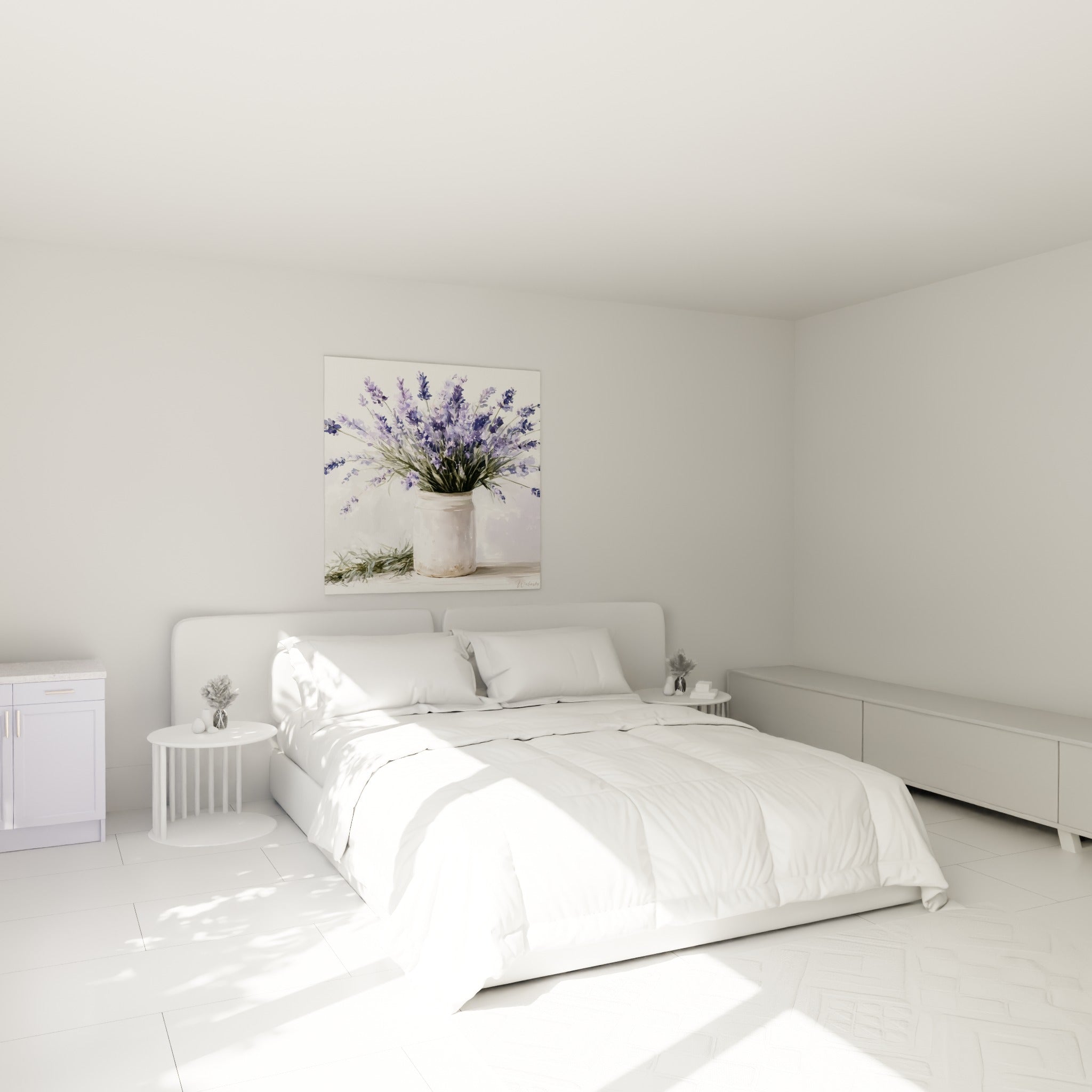 Fleurs de lavande violette et vertes au-dessus d'un lit dans une chambre claire