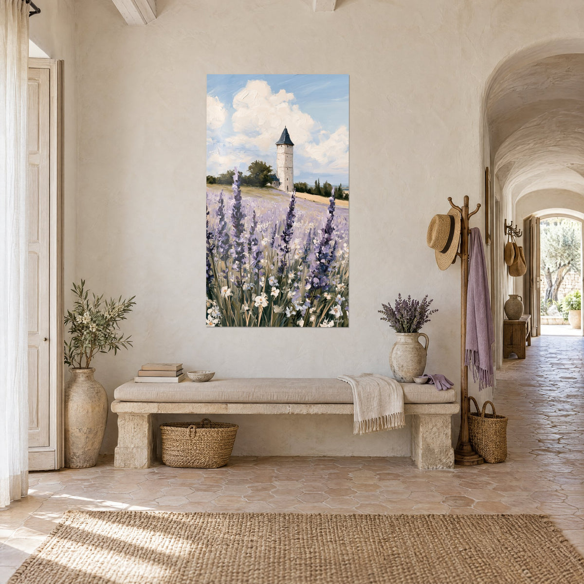 Quadro campo di lavanda a pittura densa, spighe viola e margherite bianche sotto nuvole color crema, all'ingresso di un casolare provenzale