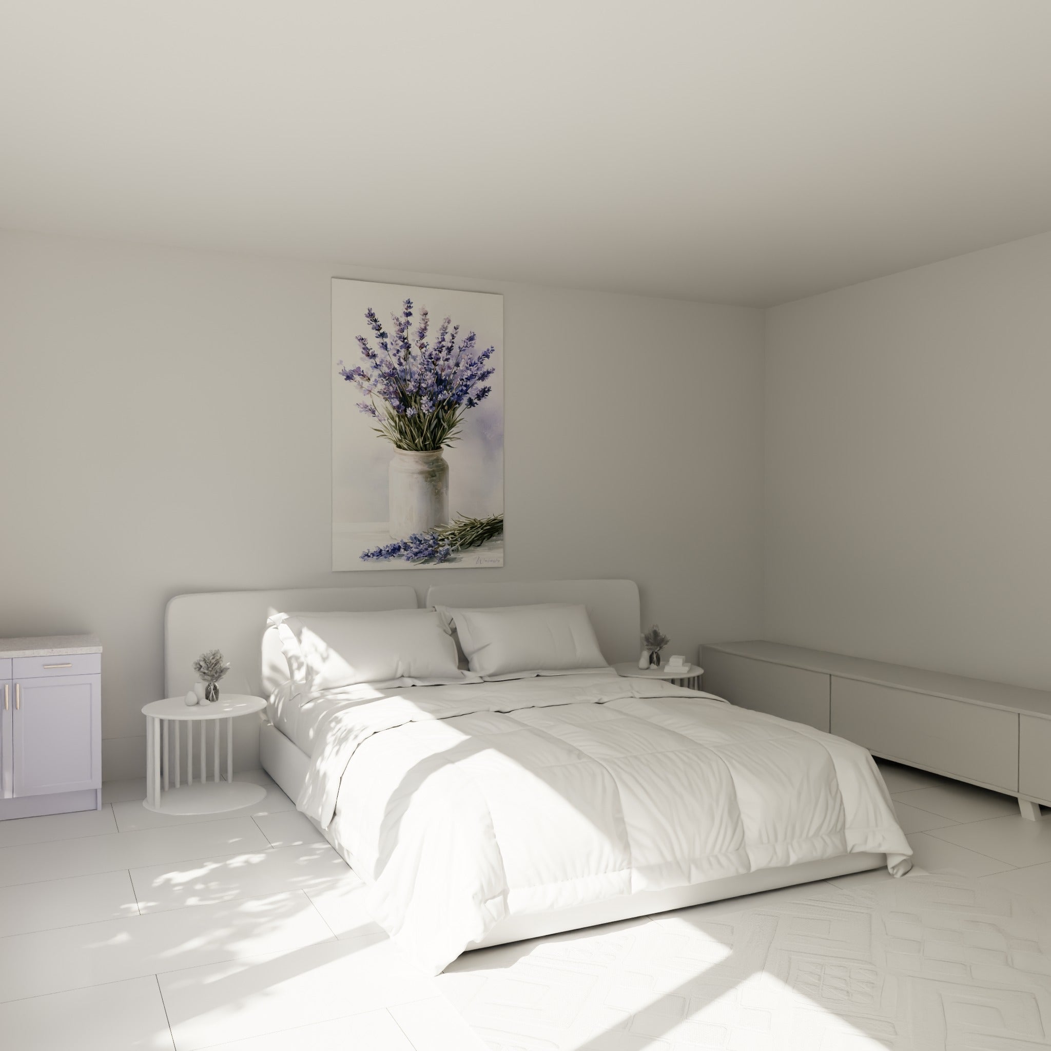 Fleurs de lavande mauve et vert sauge en pot, au-dessus d'un lit dans une chambre claire