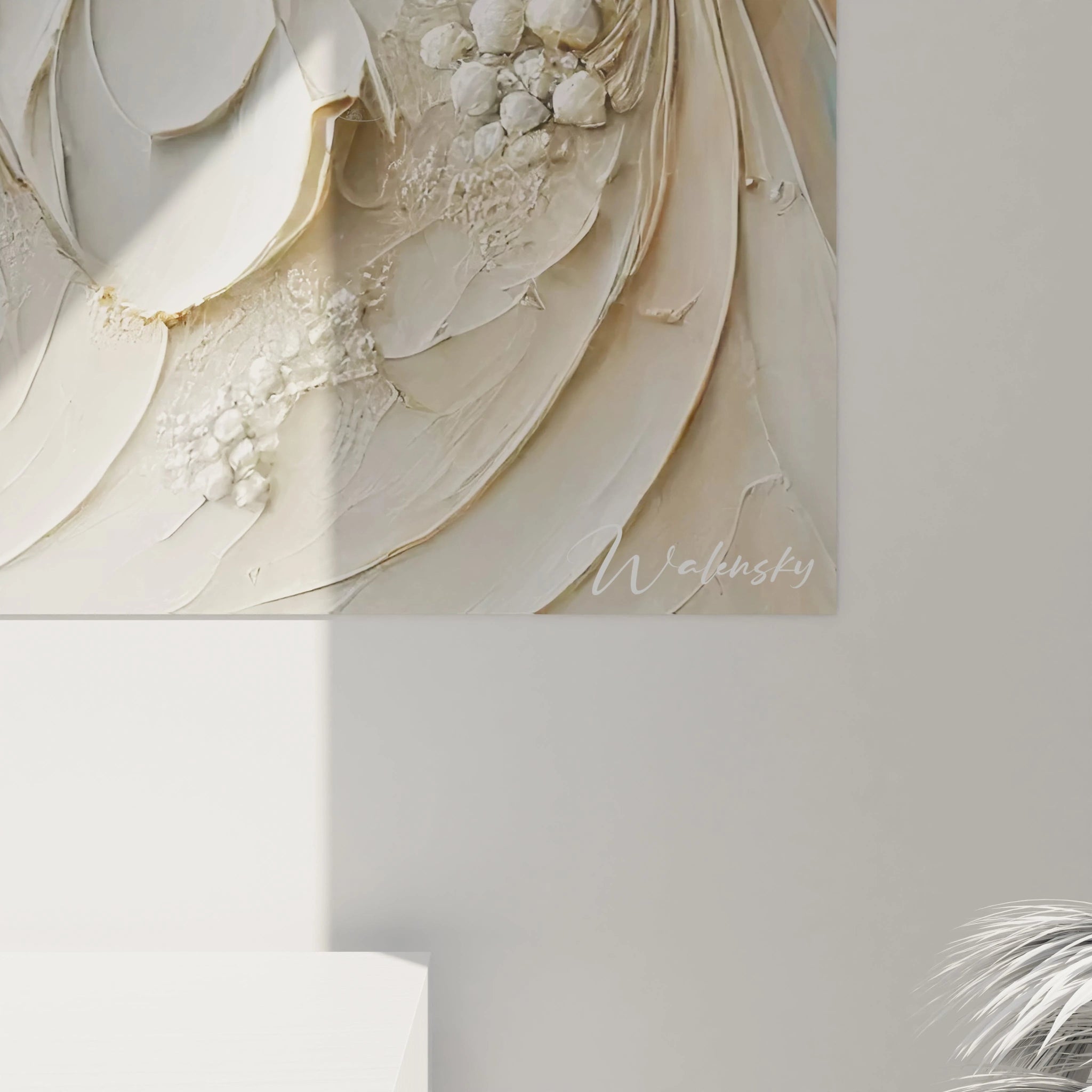 vue de pres ce tableau coccinelle revele des details impressionnants avec une texture riche et des nuances de rouge et de beige son relief attire l'oeil et invite a la contemplation