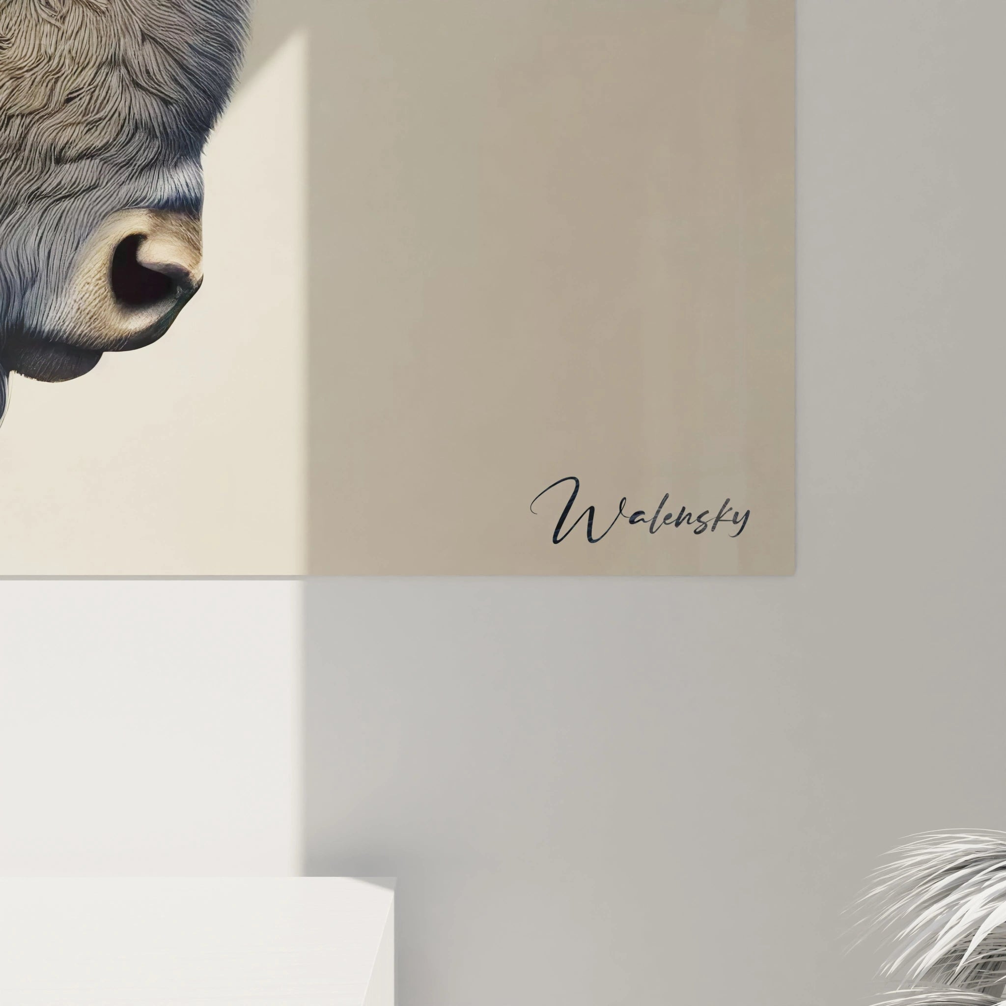 Vue de pres, chaque detail du tableau bison revele une texture riche et un mouvement subtil. Une œuvre qui evoque la puissance tranquille de cet animal et la beaute sauvage de la nature.