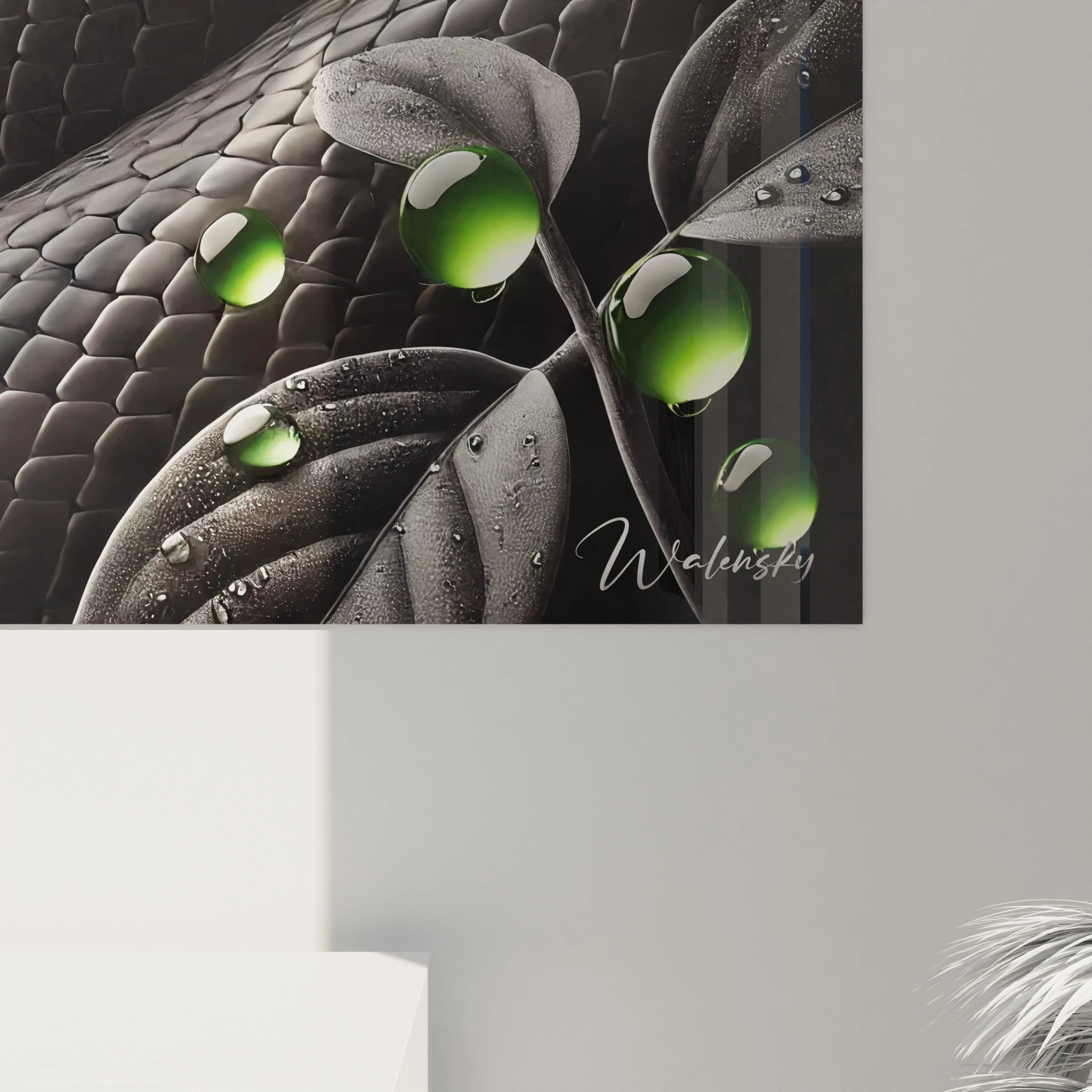 Vue rapprochée du tableau serpent, les écailles et les yeux émeraude sont d'une beauté fascinante. Les détails minutieux en font une œuvre idéale pour les amoureux d'art contemporain.