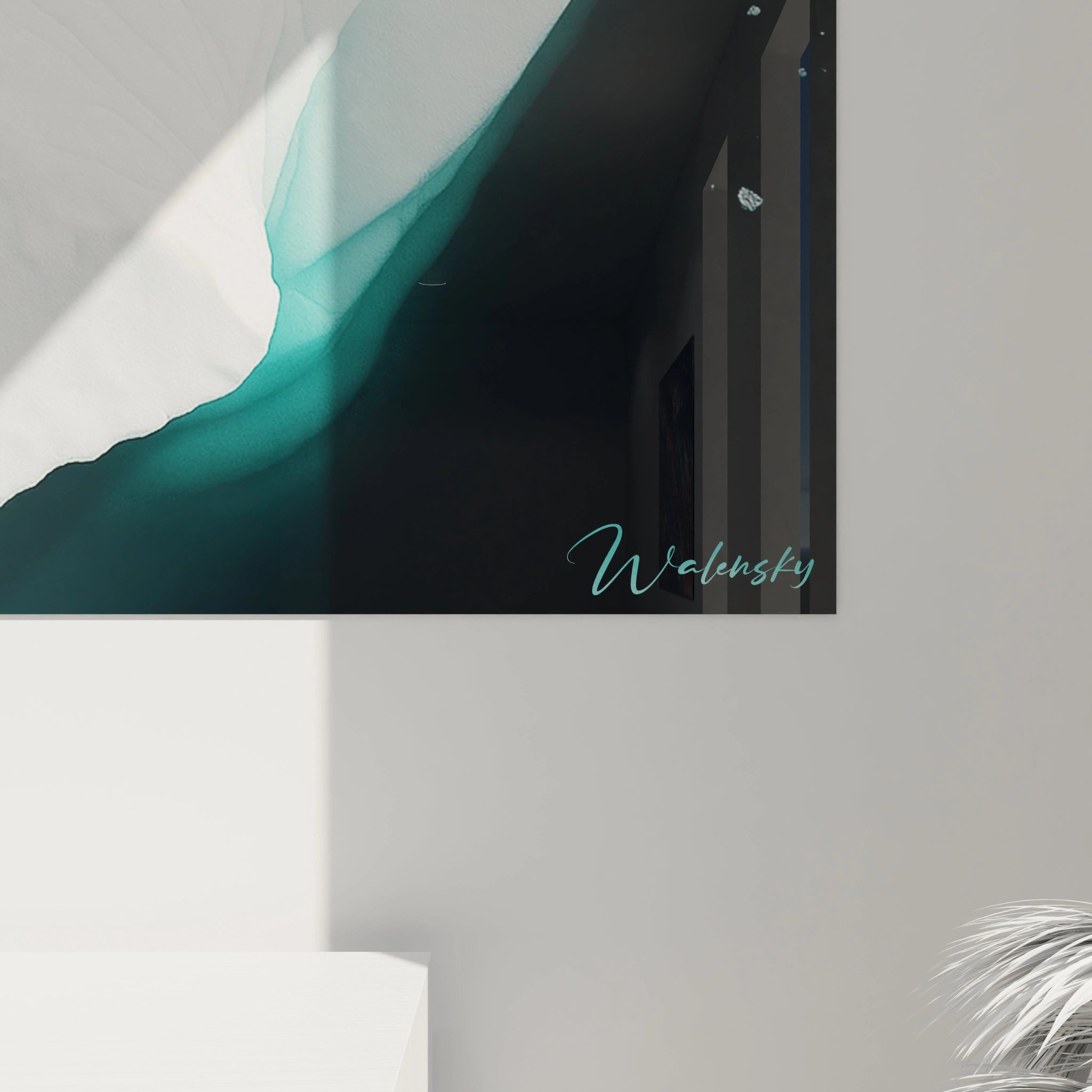 Un tableau vue aérienne de banquise présentant des masses blanches texturées sur fond d'eau variant du turquoise au bleu profond. La composition joue sur les contrastes entre zones claires et sombres, avec des détails subtils de fragments glaciaires flottants et des transitions douces entre les différentes nuances d'eau.