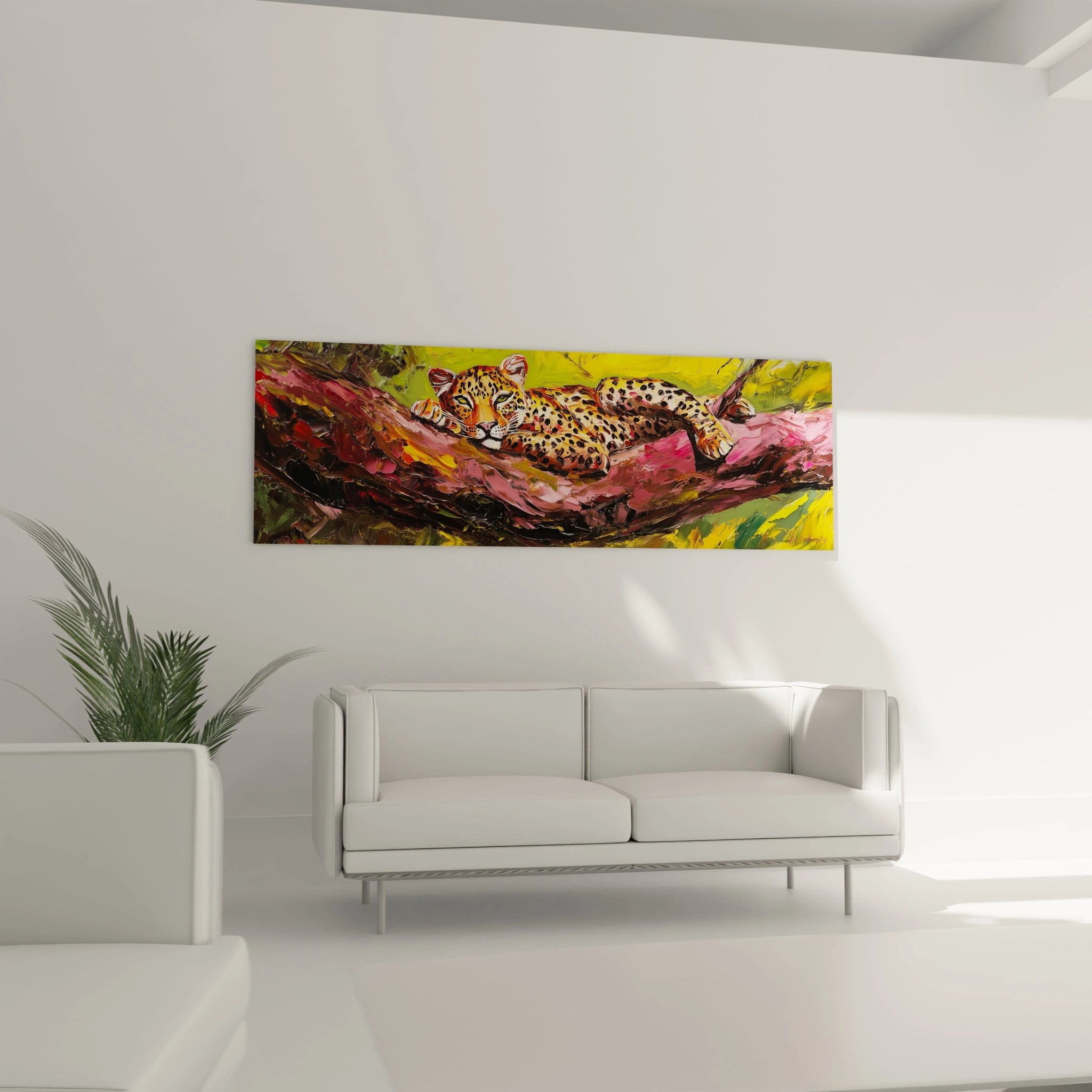 Tableau panthère Walensky représentant une panthère allongée sur une branche colorée suspendu dans un salon moderne