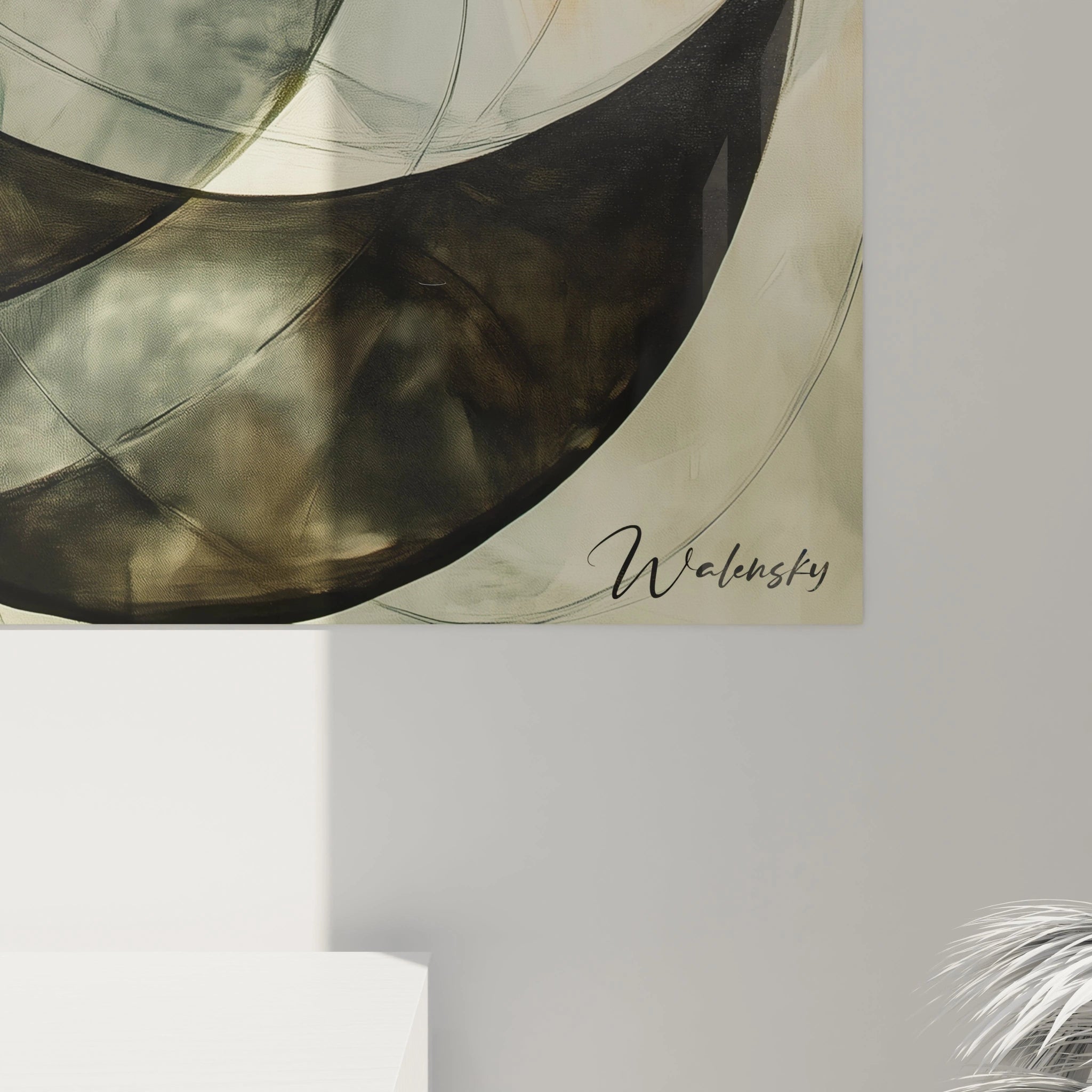 Un tableau artistique abstrait utilisant des tons bronze et beige, avec des arcs noirs marqués et des effets de transparence sur un fond texturé équilibré.