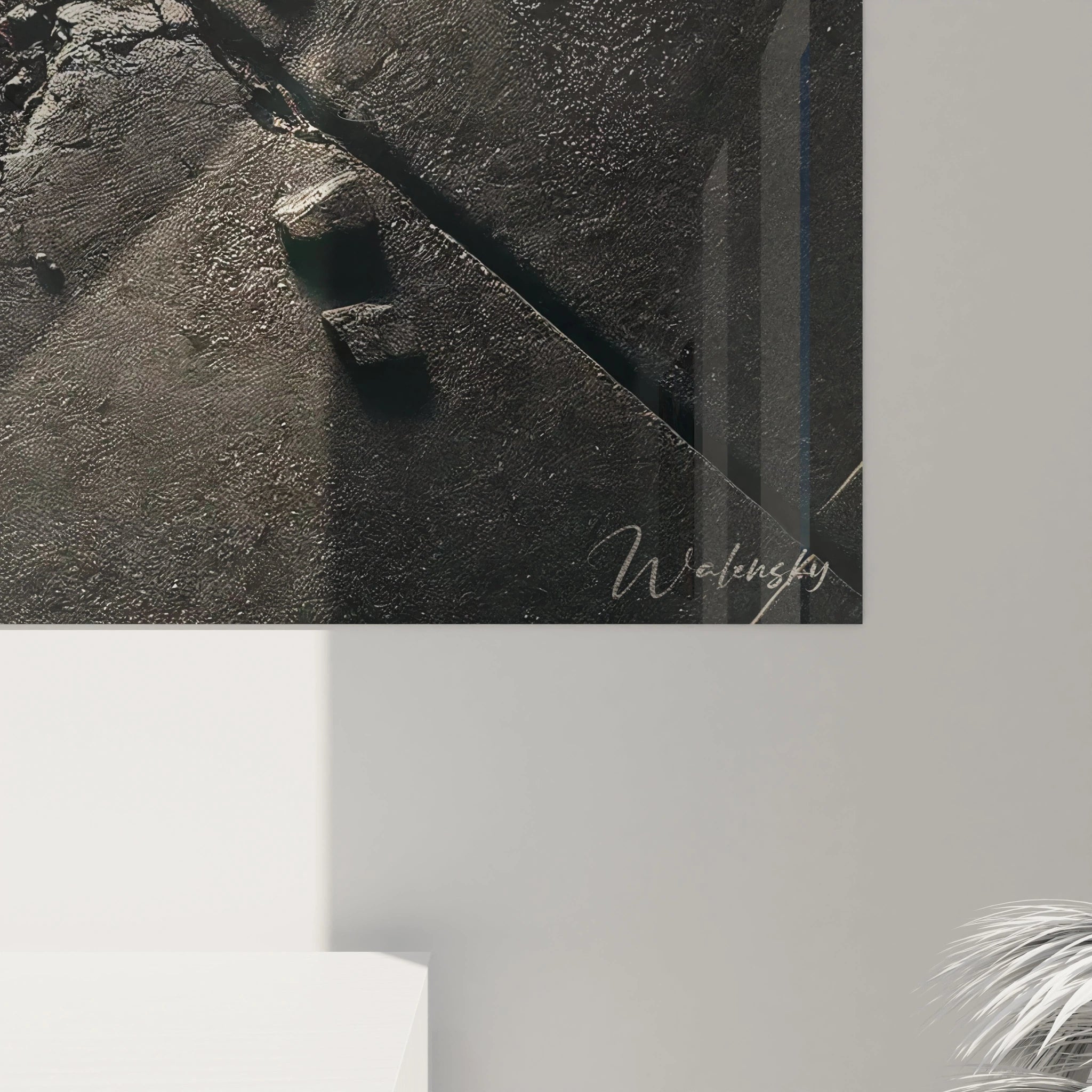 Une vue de pres du tableau Mosaique révèle la richesse des textures et des couleurs. Ce mélange de brutalite et de finesse éveille l'émotion et inspire la reflexion.