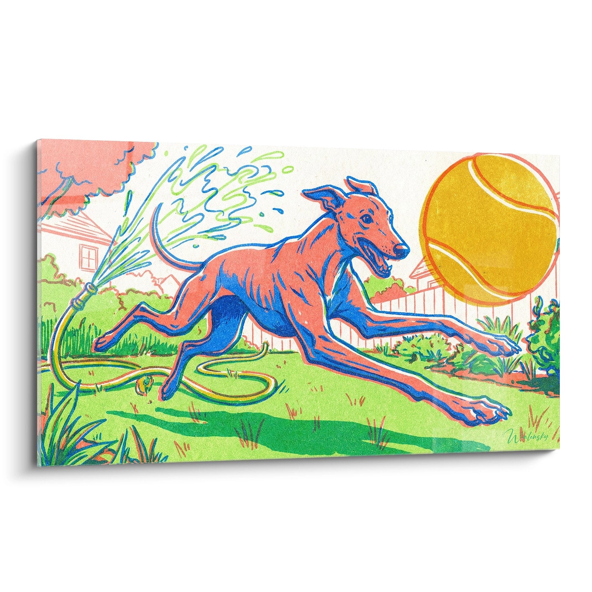 Windhund Greyhound Gemälde in Korallenrot, der auf einen gelben Tennisball in einem farbenfrohen Garten im Retro-Stil zuläuft
