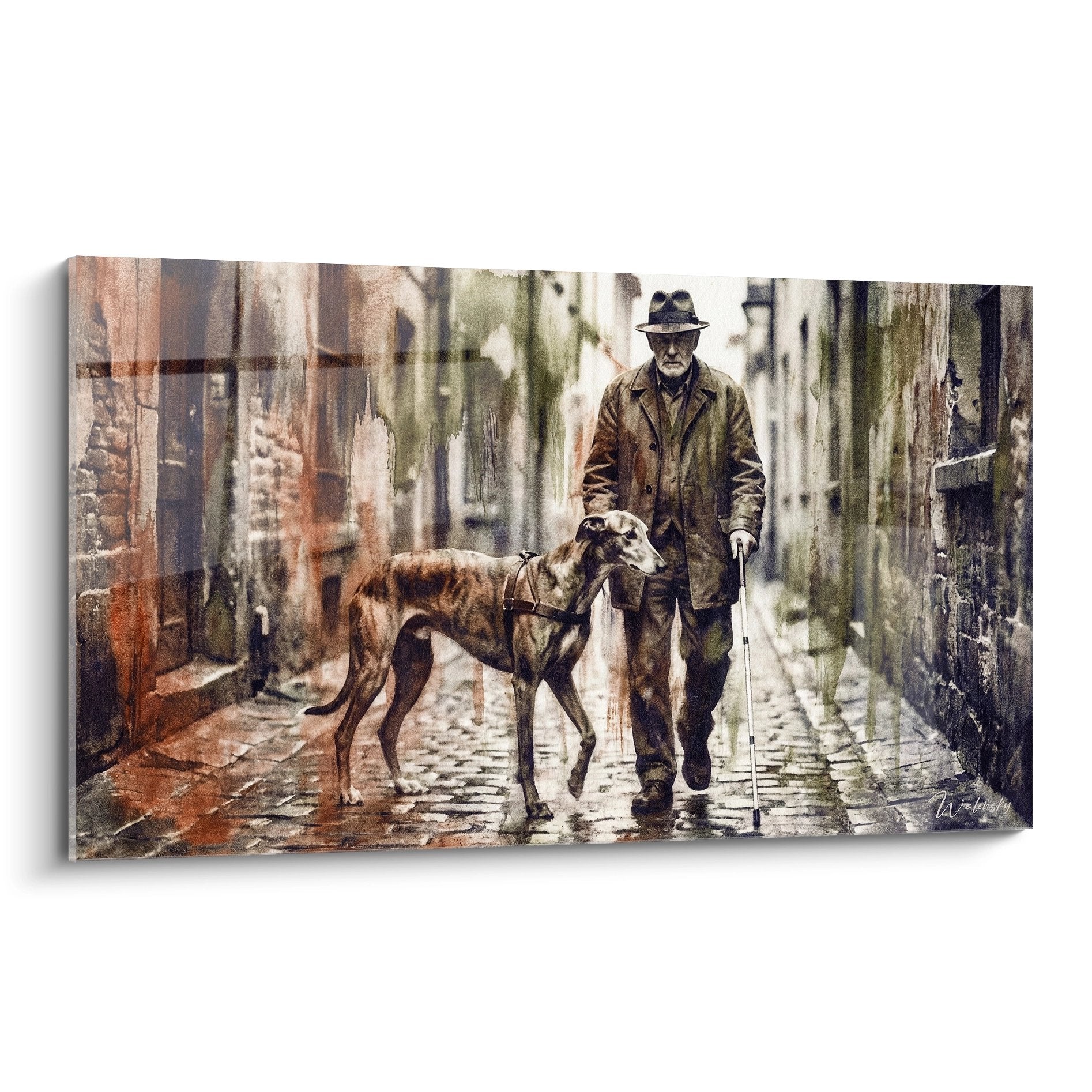 Mann in braunem Mantel mit Windhund in gepflasterter Gasse mit Ocker- und Grüntönen, nostalgische Urbanatmosphäre