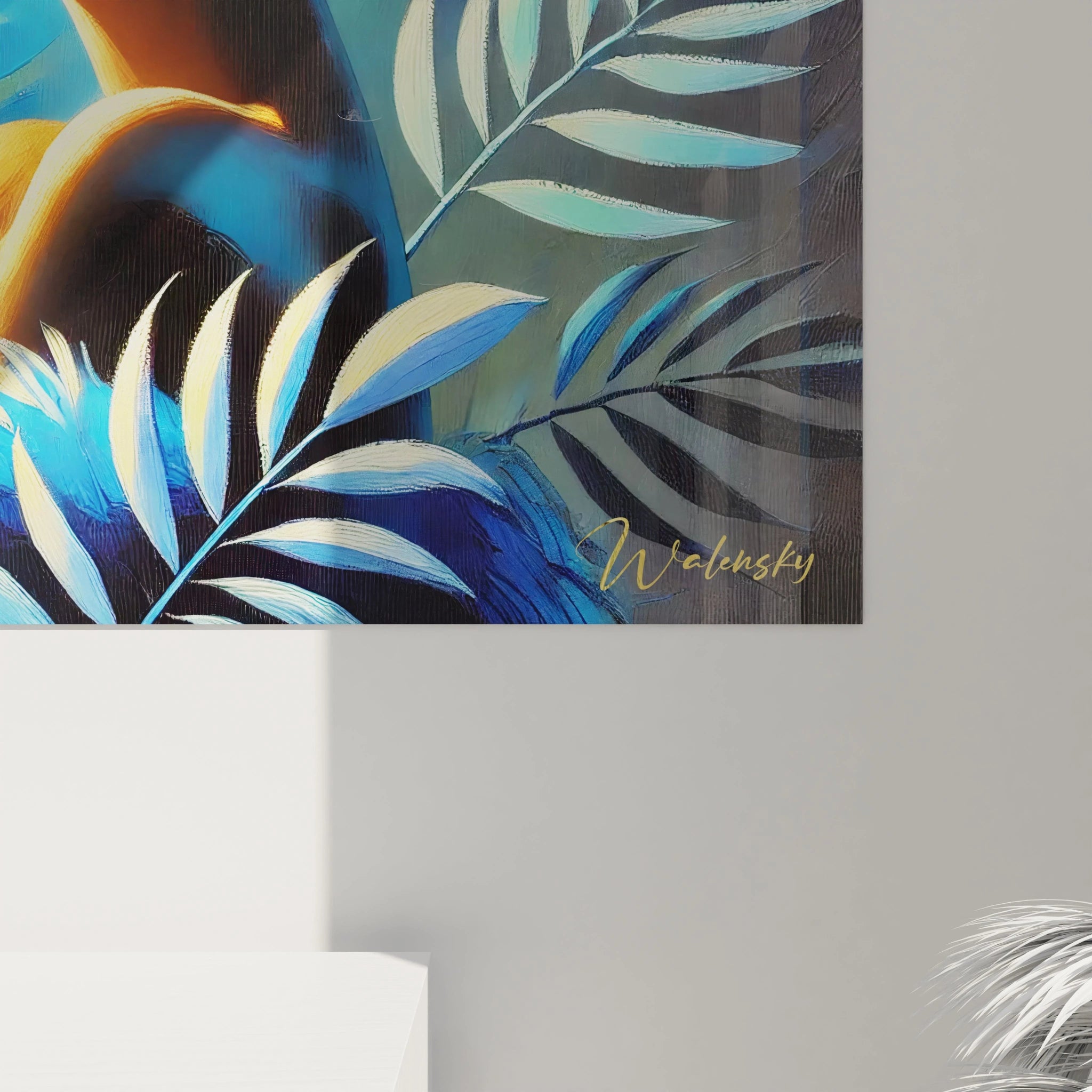 Admirez de pres les details captivants de ce tableau perroquet. Le contraste entre les plumes bleu et jaune et le fond tropical offre une profondeur visuelle et une serenite unique.