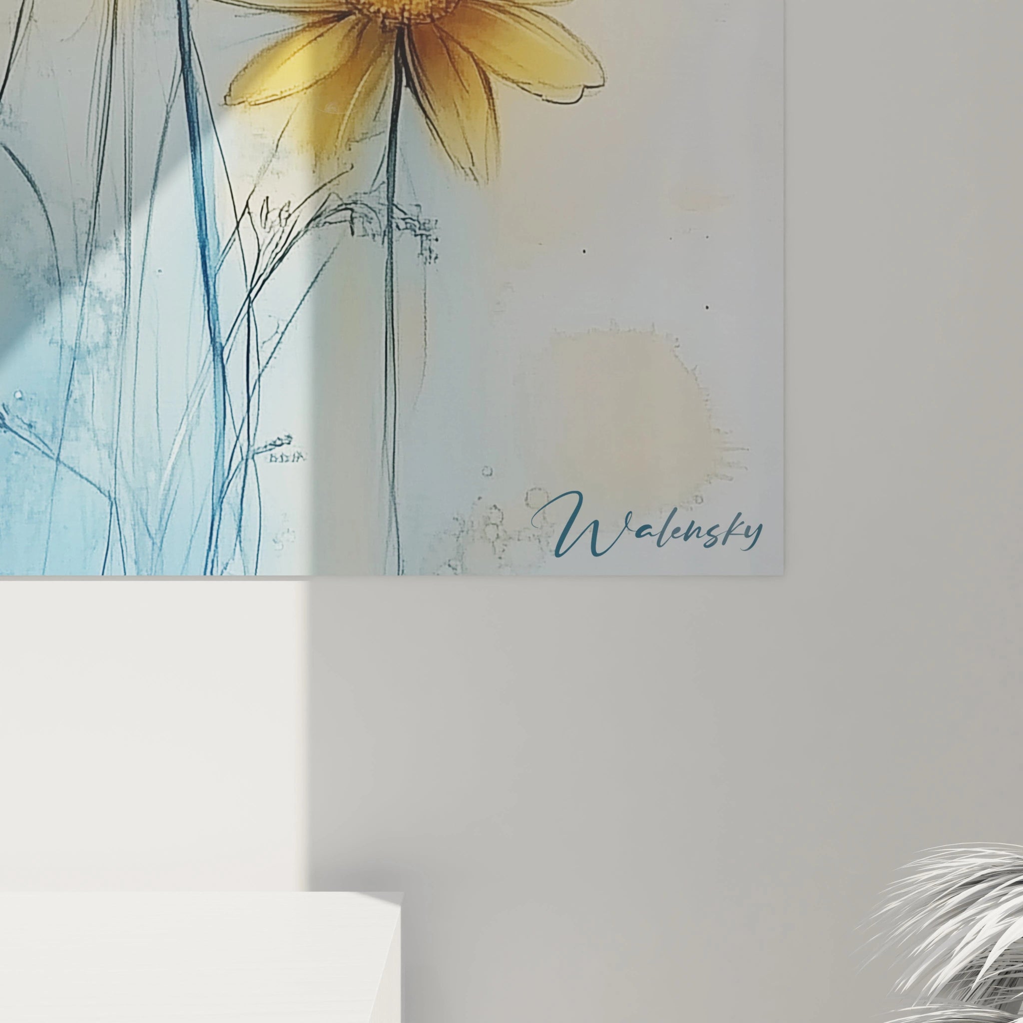 Tableau libellule d'inspiration naturaliste avec insecte aux ailes transparentes bleues surplombant quatre fleurs jaunes. Texture aquarellée avec taches et éclaboussures créant un effet de mouvement. Composition verticale équilibrée aux couleurs contrastées.