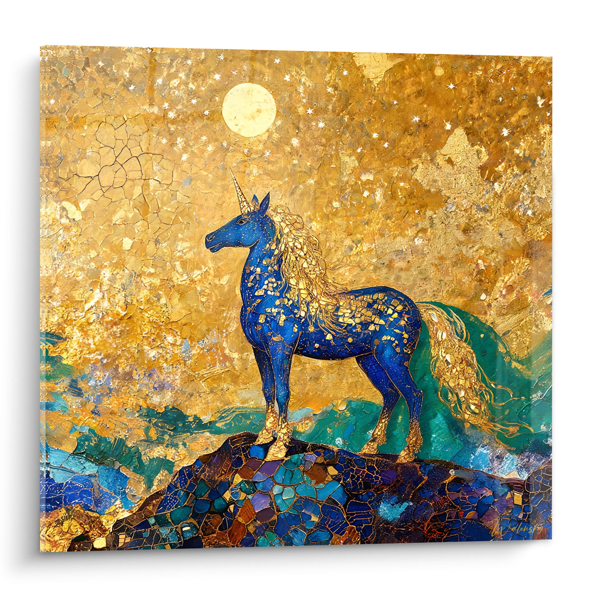 Licorne bleu marine et dorée dressée sous une pleine lune, fond ocre craquelé étoilé