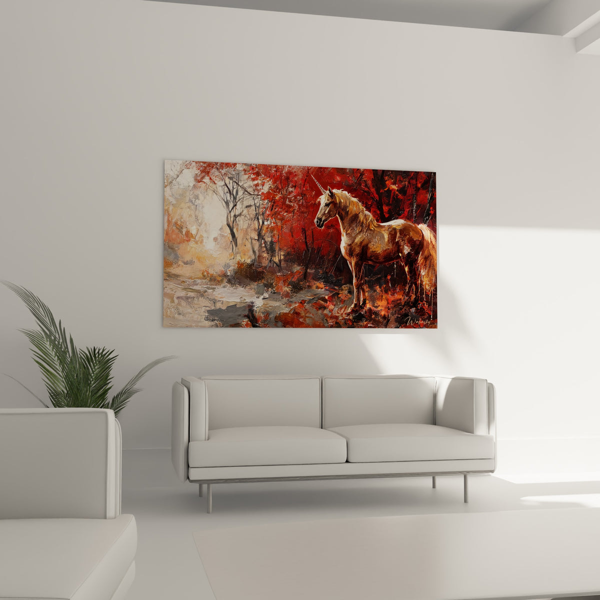 Licorne fauve entourée de feuillages bordeaux et anthracite, accrochée au-dessus d'un canapé dans un salon lumineux