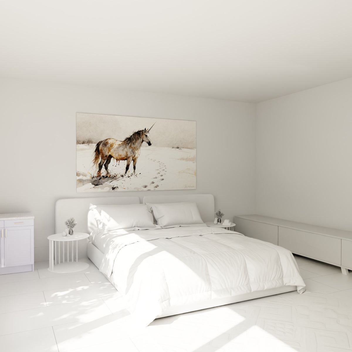 Créature légendaire aux teintes brunes et beige traversant la neige, au-dessus d'un lit dans une chambre claire