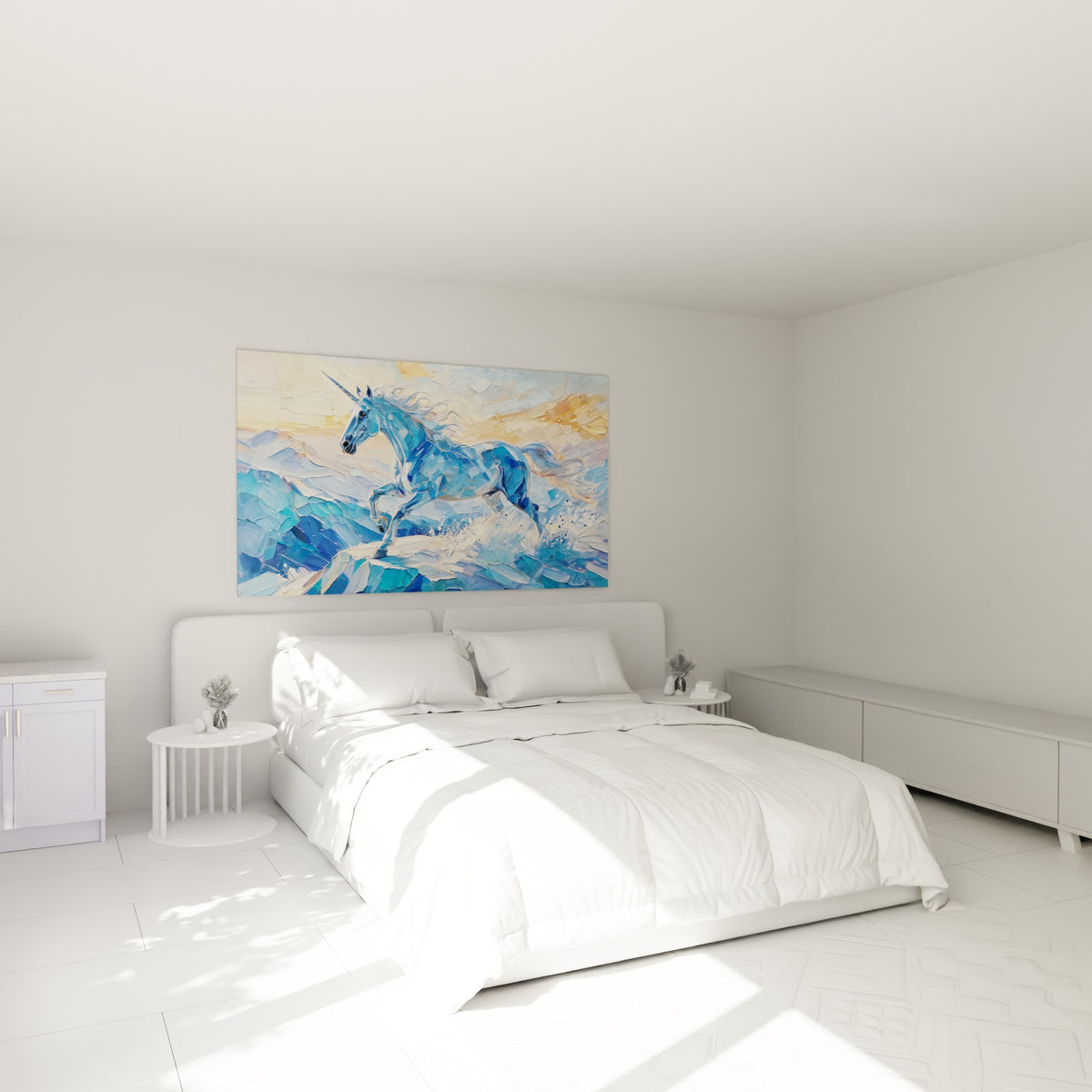 Créature bleue et dorée en plein élan, écume blanche, au-dessus d'un lit dans une chambre claire