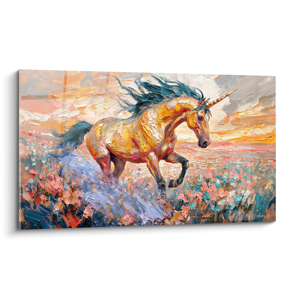 Licorne dorée au galop, crinière bleu pétrole, corne dressée sur ciel corail et gris perle