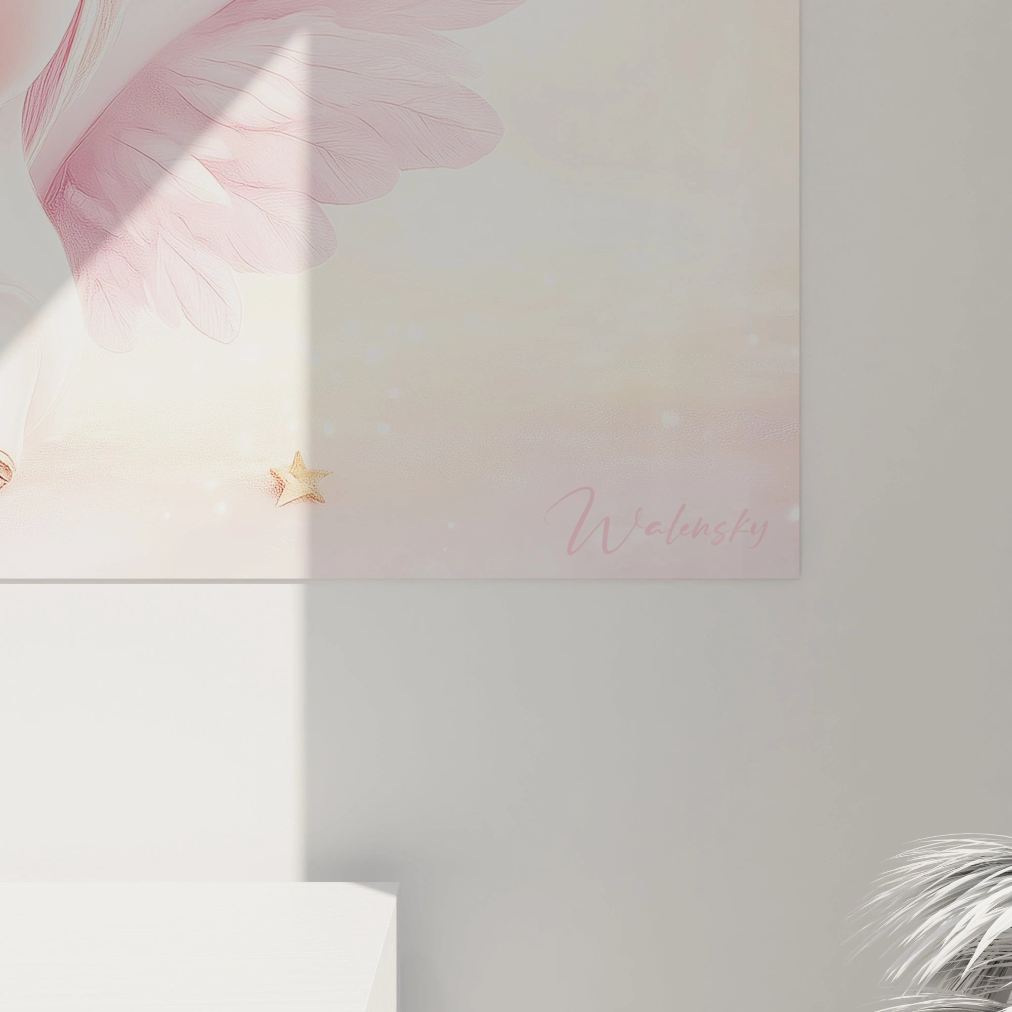 Un tableau licorne pour enfant montrant une licorne au pelage clair et aux ailes lĂ©gĂšrement texturĂ©es, flottant sur un fond pastel parsemĂ© dâĂ©toiles dorĂ©es. DĂ©gradĂ©s doux et effets de brillance.