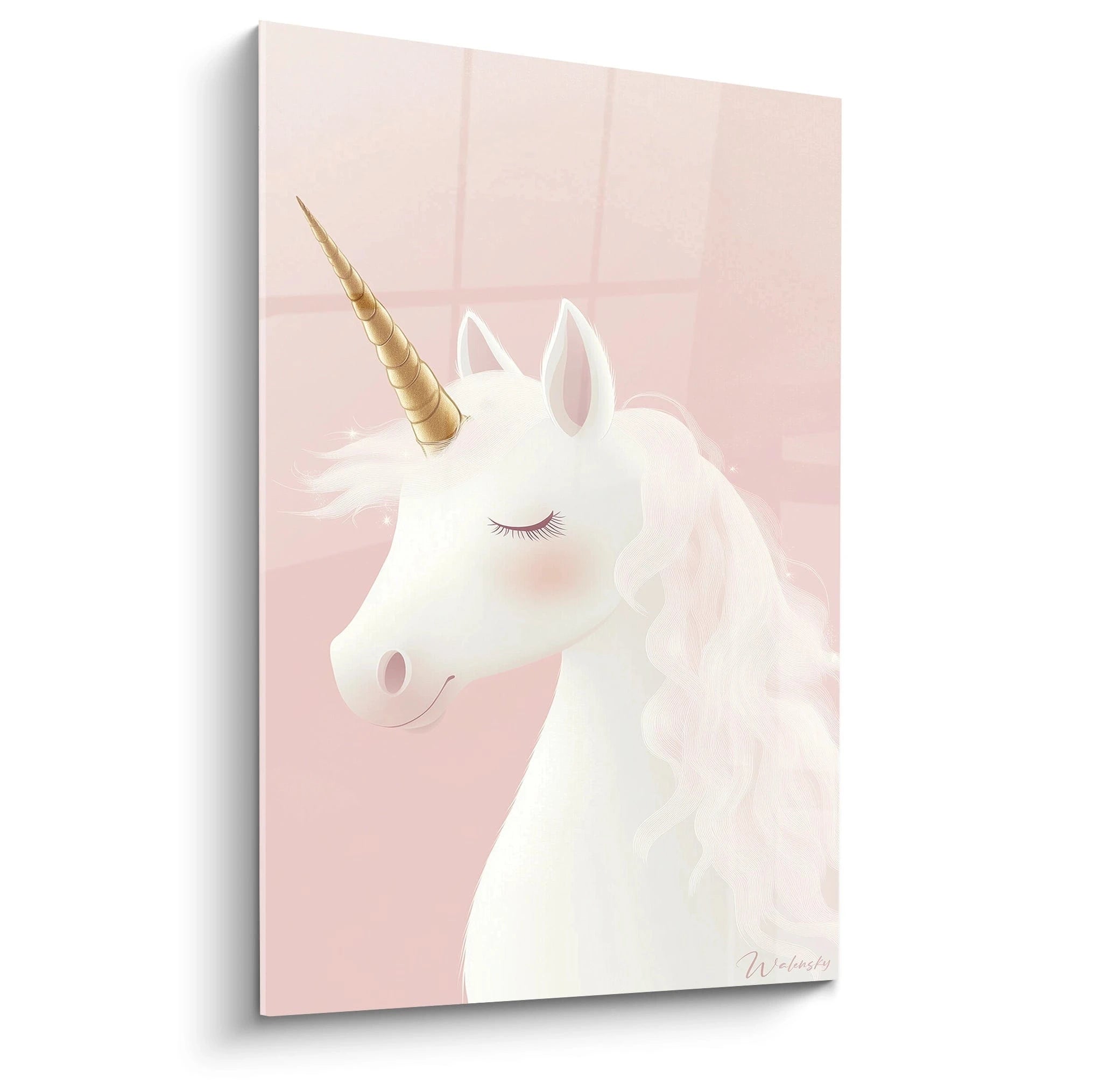 Un tableau licorne pour enfant représentant une licorne blanche au pelage lisse et une criniÚre ondulée, sur un fond rose pastel avec une corne dorée et des effets lumineux subtils.