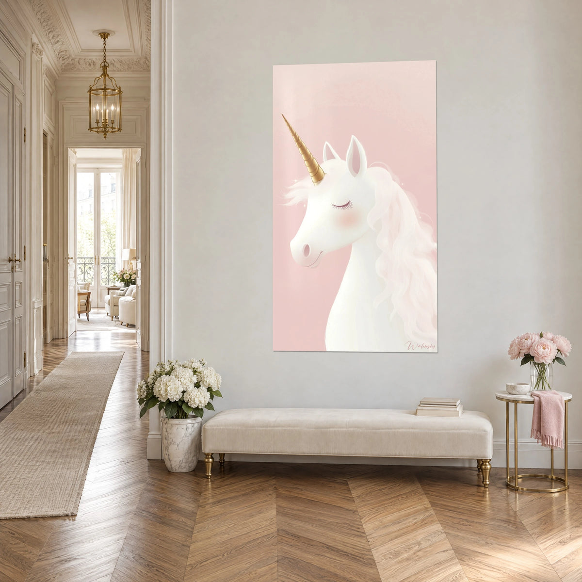 Schilderij fantasiepaard met golvende ivoorkleurige manen, gouden hoorn en roze wangen, driekwartzicht in een gang in Haussmann-stijl