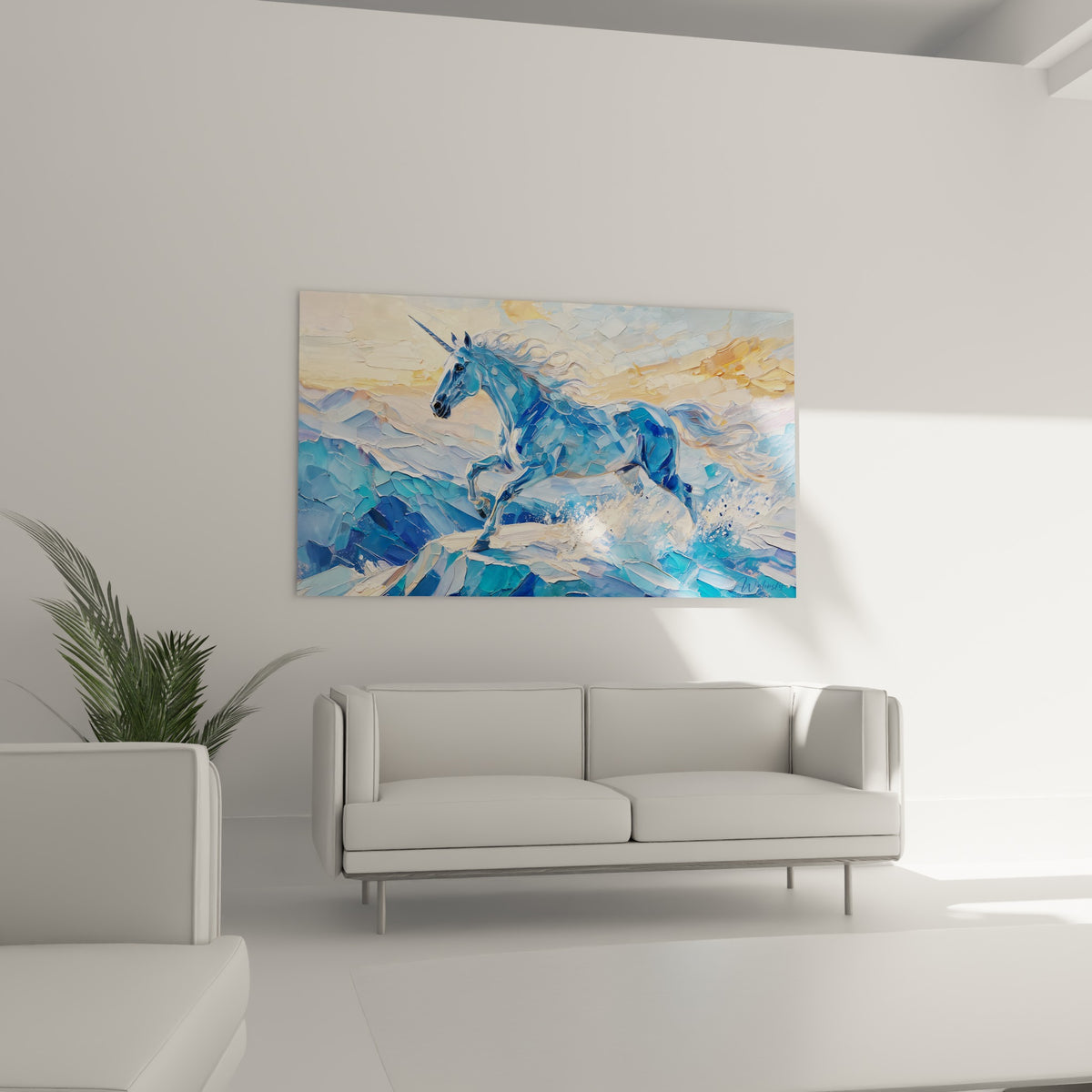 Cheval mythique turquoise et ocre traversant les vagues, au-dessus d'un canapé dans un salon lumineux