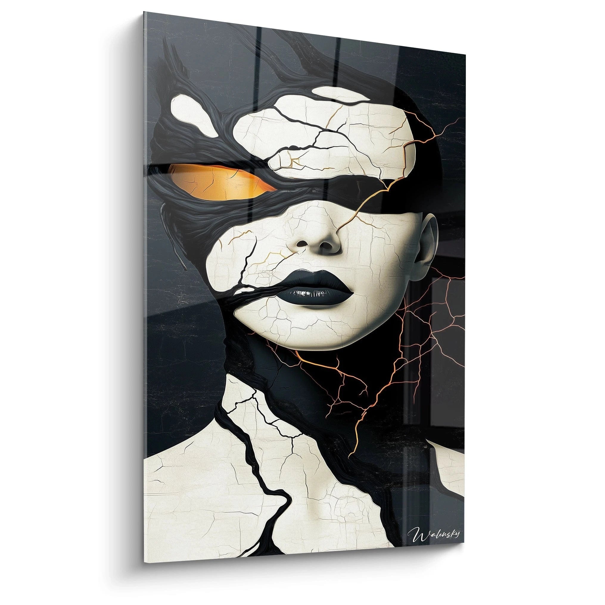 Un tableau surréalisme abstrait représentant un visage fissuré, avec des teintes noir profond, blanc craquelé et éclats orange lumineux, texturé avec des lignes et des reliefs contrastés.