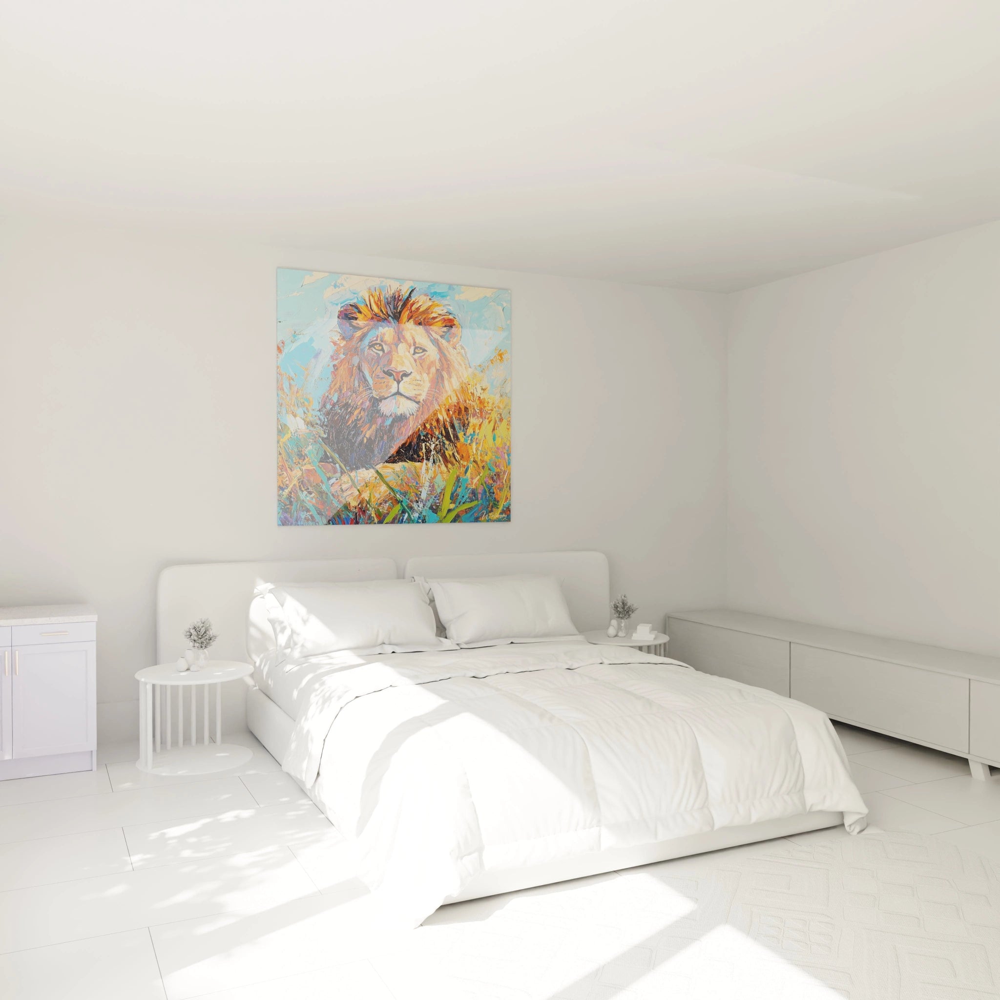 Tableau lion coloré de Walensky accroché au-dessus d'un lit blanc dans une chambre minimaliste lumineuse