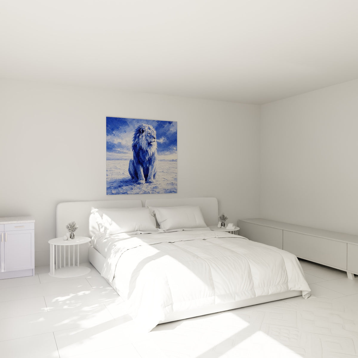 Fauve bleu et blanc au pelage sculpté, accroché au-dessus d'un lit dans une chambre claire