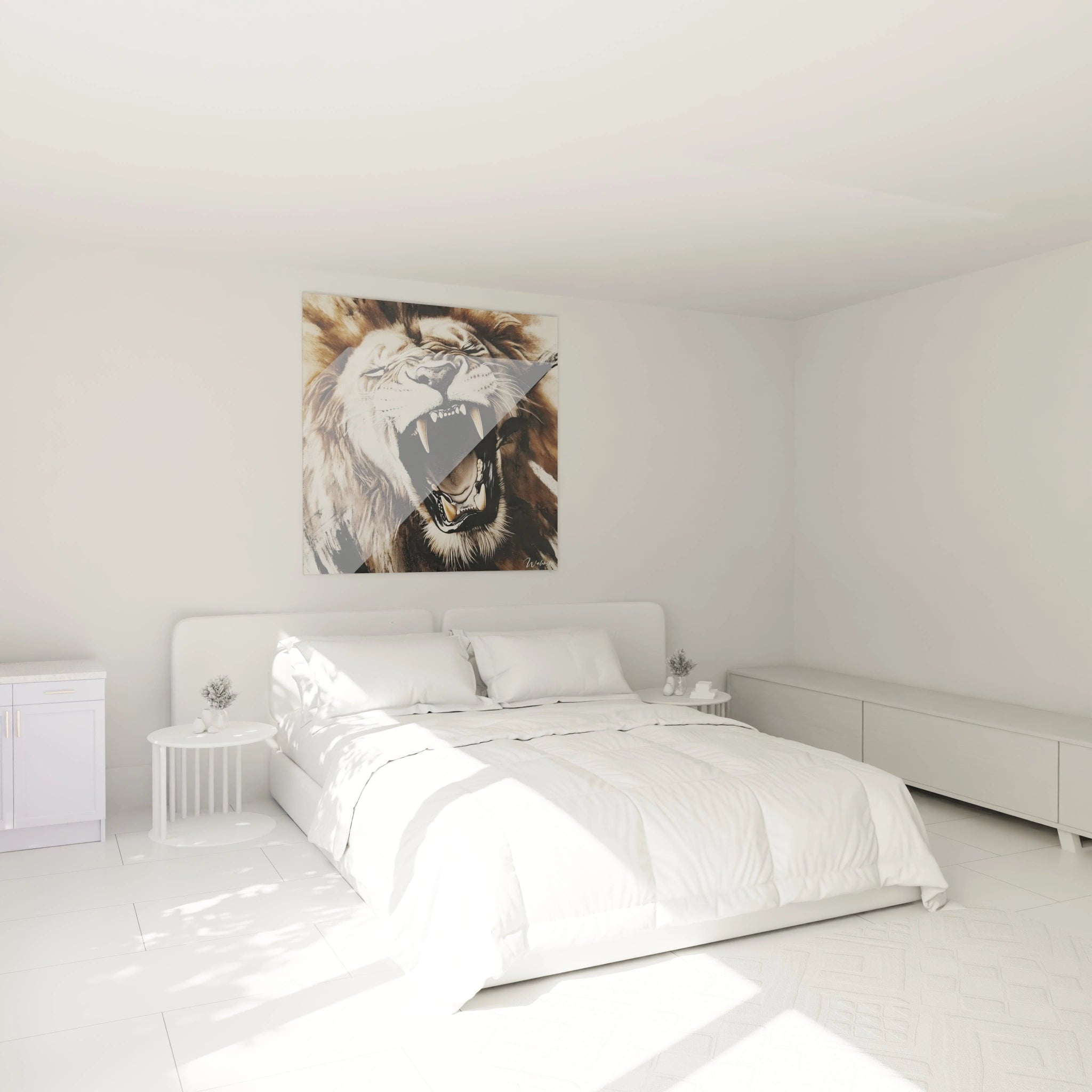 Tableau lion Walensky accroché au-dessus d'un lit blanc dans une chambre lumineuse et minimaliste