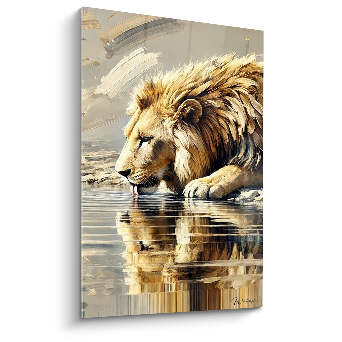 Lion doré incliné boit dans une eau anthracite, crinière texturée, fond gris et beige.