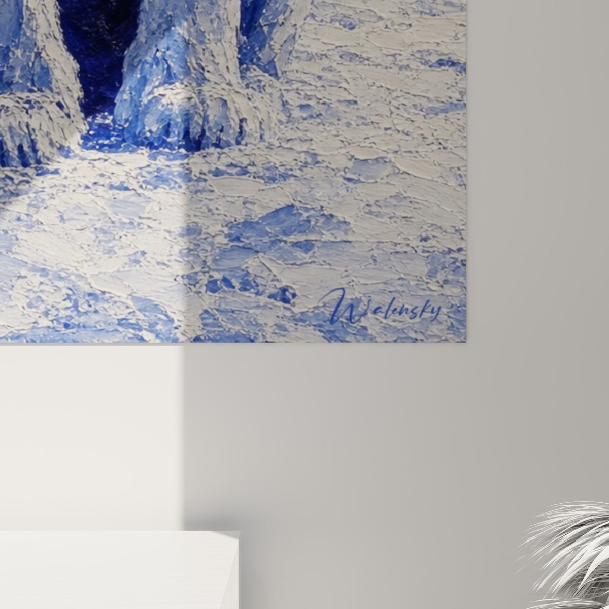 Empâtements bleu marine et blancs crayeux visibles de près, matière épaisse et craquelée du pelage