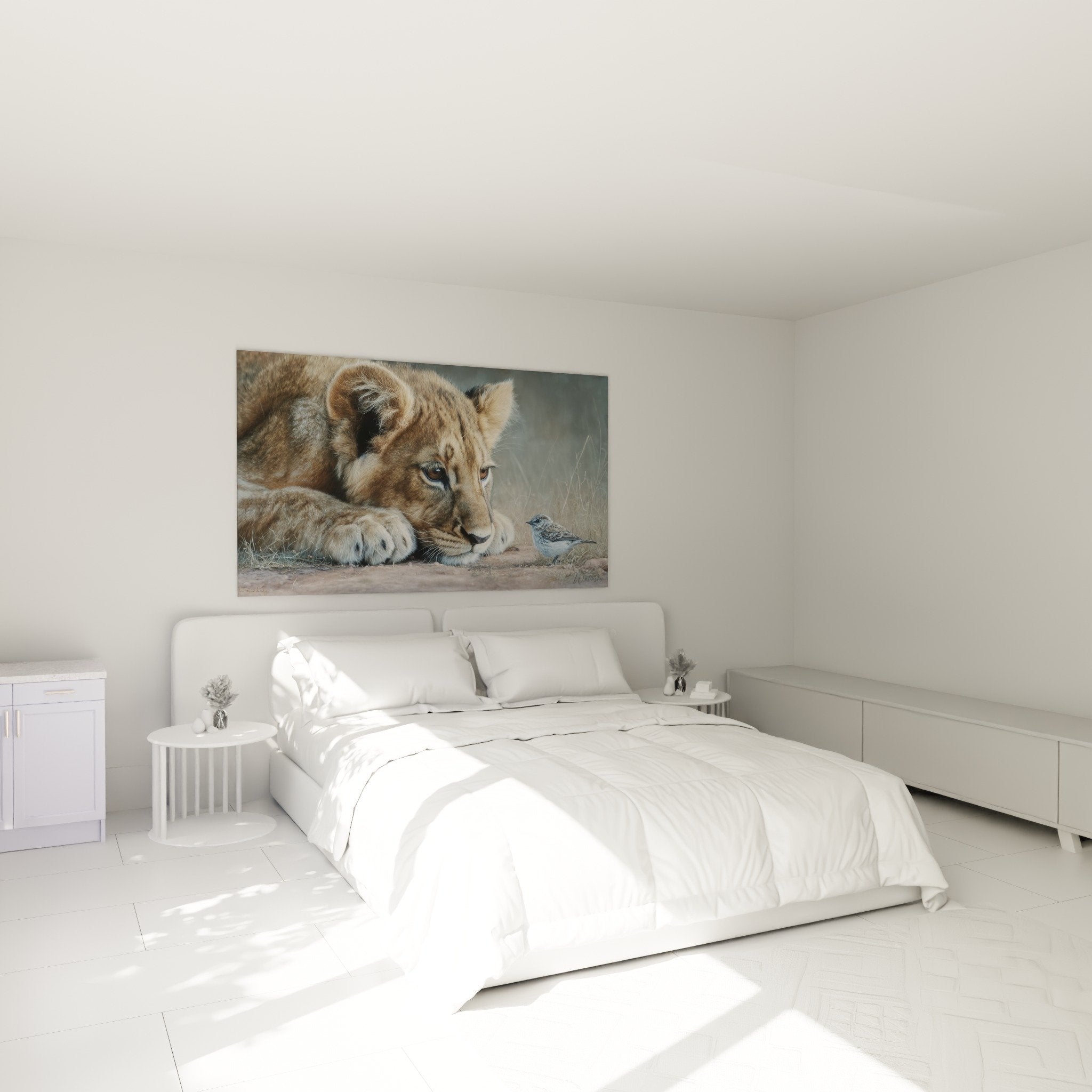 Quadro leone e uccello in tonalità dorate in camera moderna parete beige decorazione murale rilassante