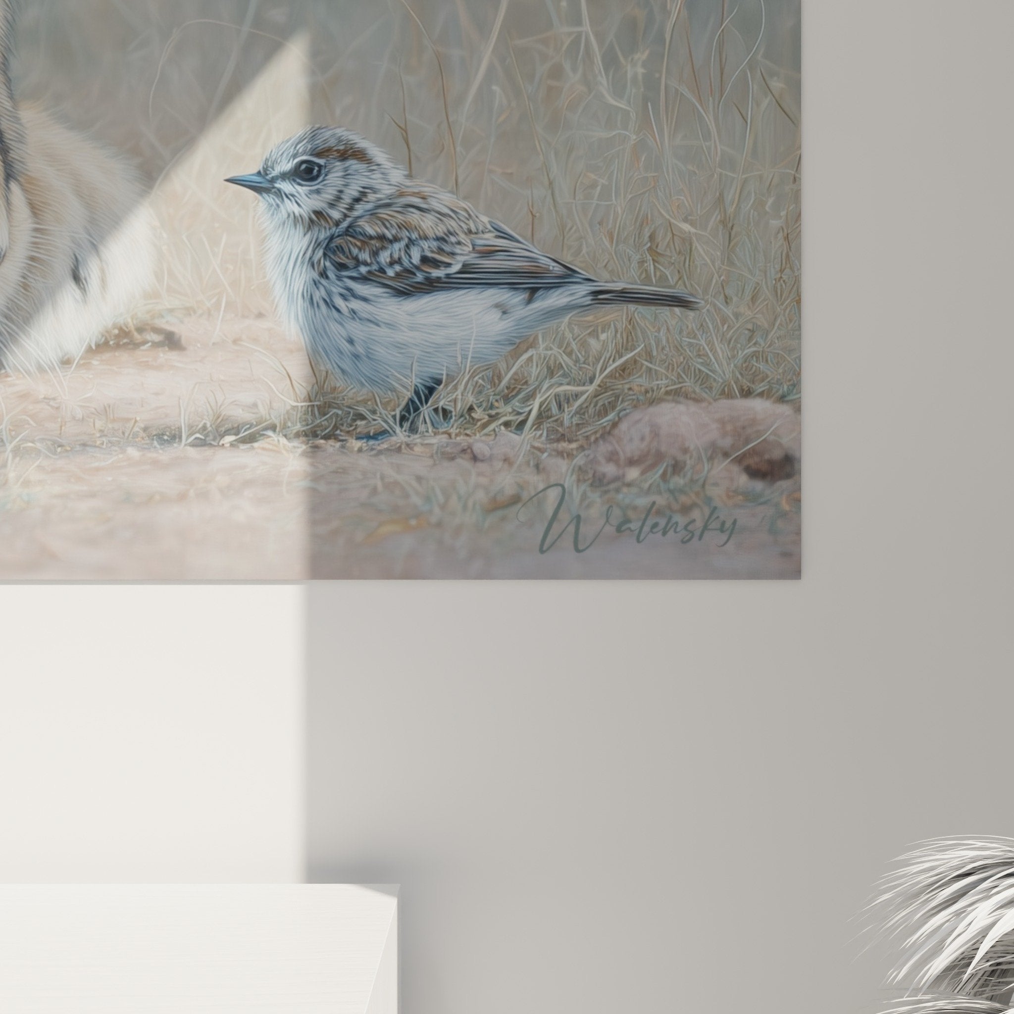 Quadro leone sdraiato uccello in salotto contemporaneo atmosfera accogliente decorazione murale