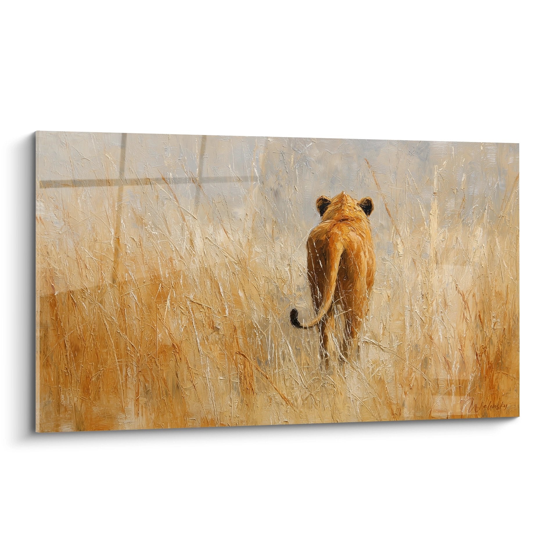 Tableau lion majestueux marchant dans hautes herbes dorées savane tons beiges ocres art mural