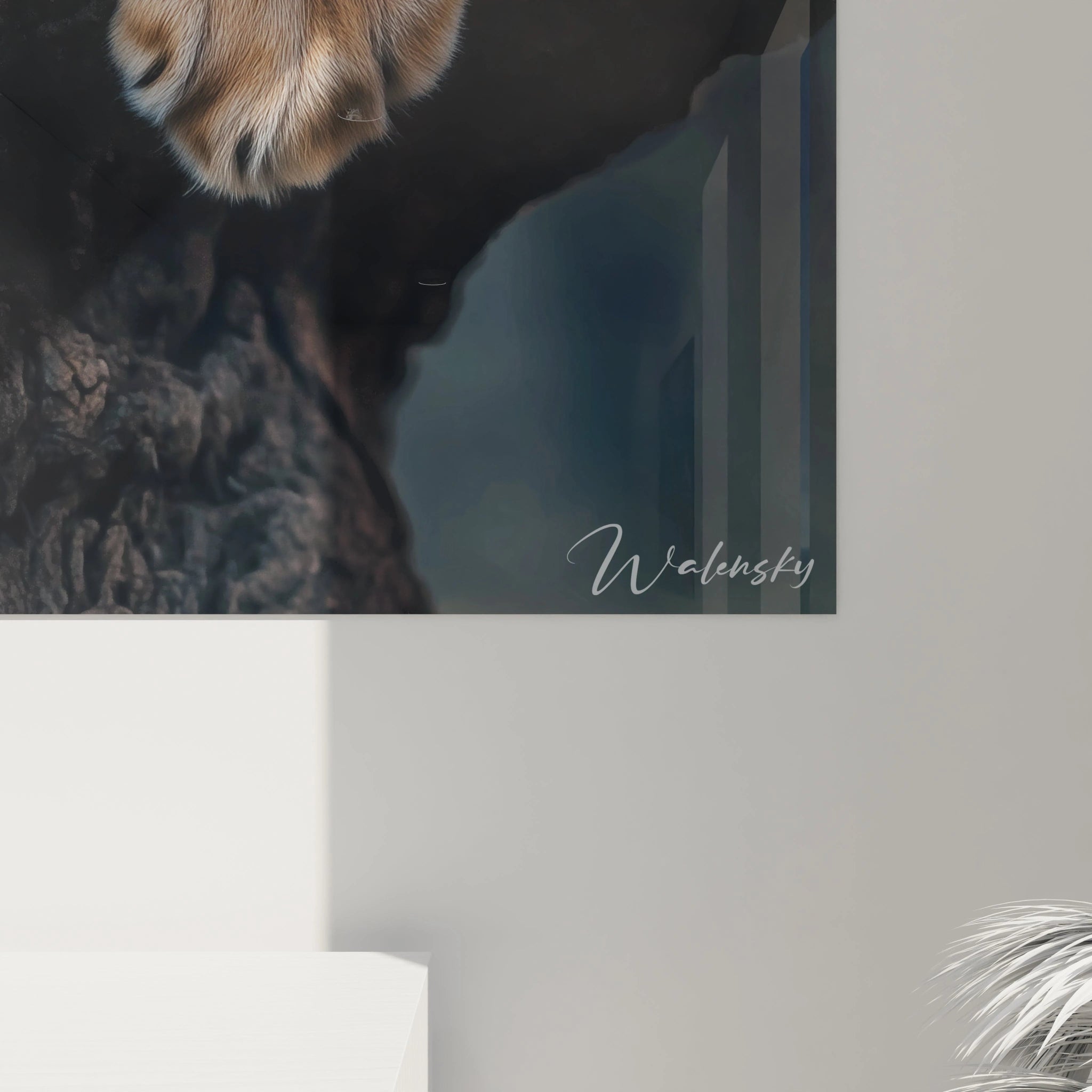 Un tableau lionceau aux couleurs chaudes capturant un jeune félin au regard bleu perçant, niché dans une cavité d'arbre. Le contraste entre la fourrure tachetée dorée et la texture rugueuse marron de l'écorce met en valeur le sujet principal avec un réalisme saisissant.