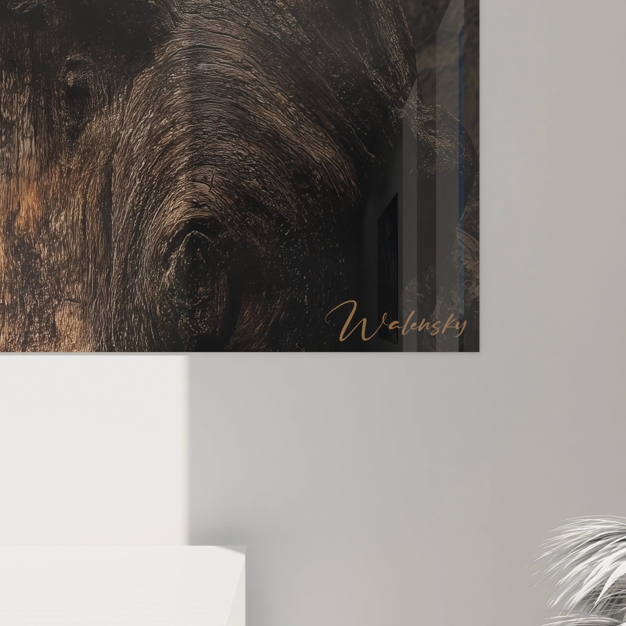 Tableau lionne mettant en scène deux félins au pelage doré minutieusement détaillé, dans une posture alerte sur un tronc d'arbre weatherisé. Les nuances de beige, marron et noir créent une atmosphère naturelle saisissante de réalisme.