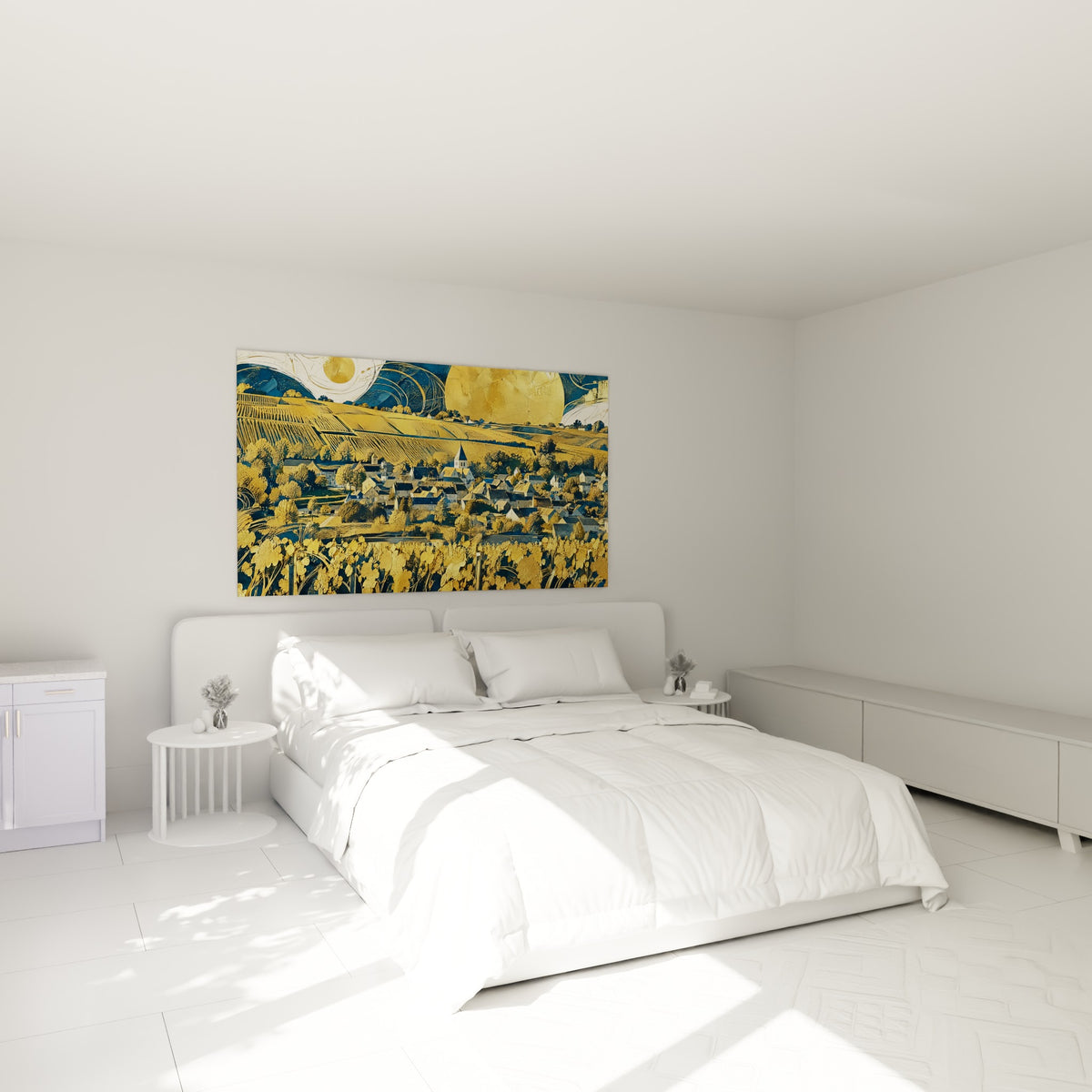 Clocher et vignes dorées sur fond bleu nuit, accroché au-dessus d'un lit dans une chambre claire