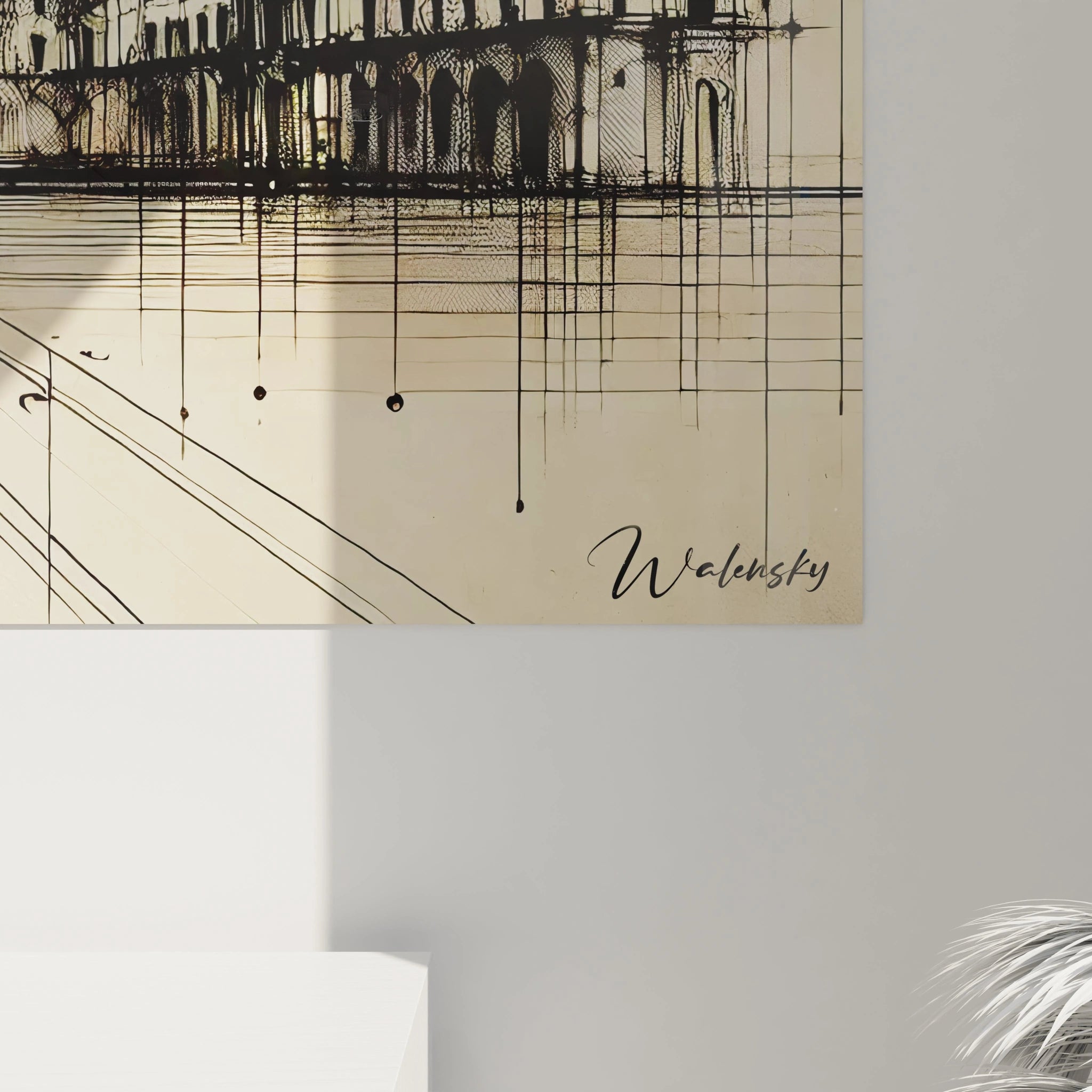 Vue rapprochée tableau Louvre met en valeur des détails texturés subtils et des motifs géométriques précis. Les teintes naturelles et la pyramide argentée attirent le regard avec une harmonie visuelle sereine.