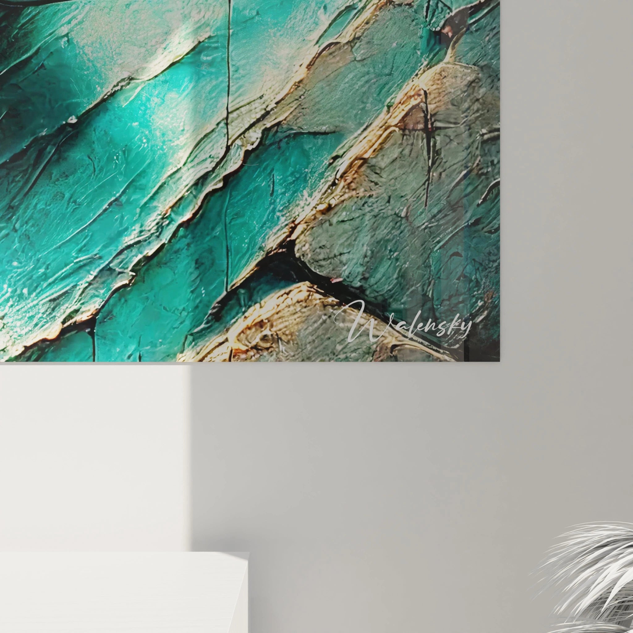 Cette vue rapprochée du tableau tortue de mer révèle la finesse des détails de la carapace. Les tons turquoise et orangés donnent vie à l'animal, créant un effet de profondeur captivant.