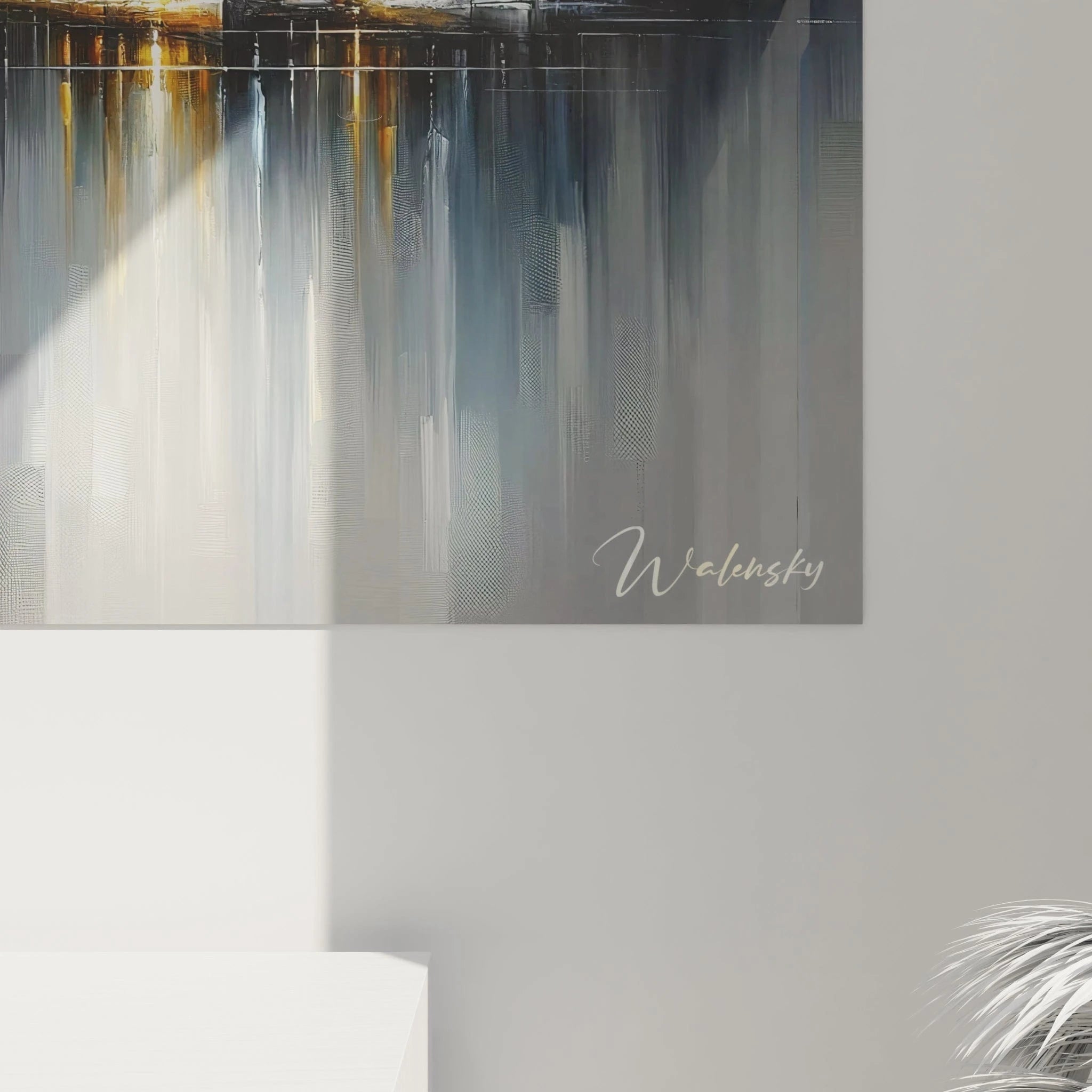 Un tableau abstrait de port au crépuscule avec bateaux esquissés. Utilise des nuances de gris perle, blanc lumineux, or éclatant et ambre. La texture présente des traits verticaux minimalistes sur un fond vaporeux aux couches superposées, avec une ligne d'horizon médiane et un point focal lumineux qui se reflète dans l'eau tranquille.