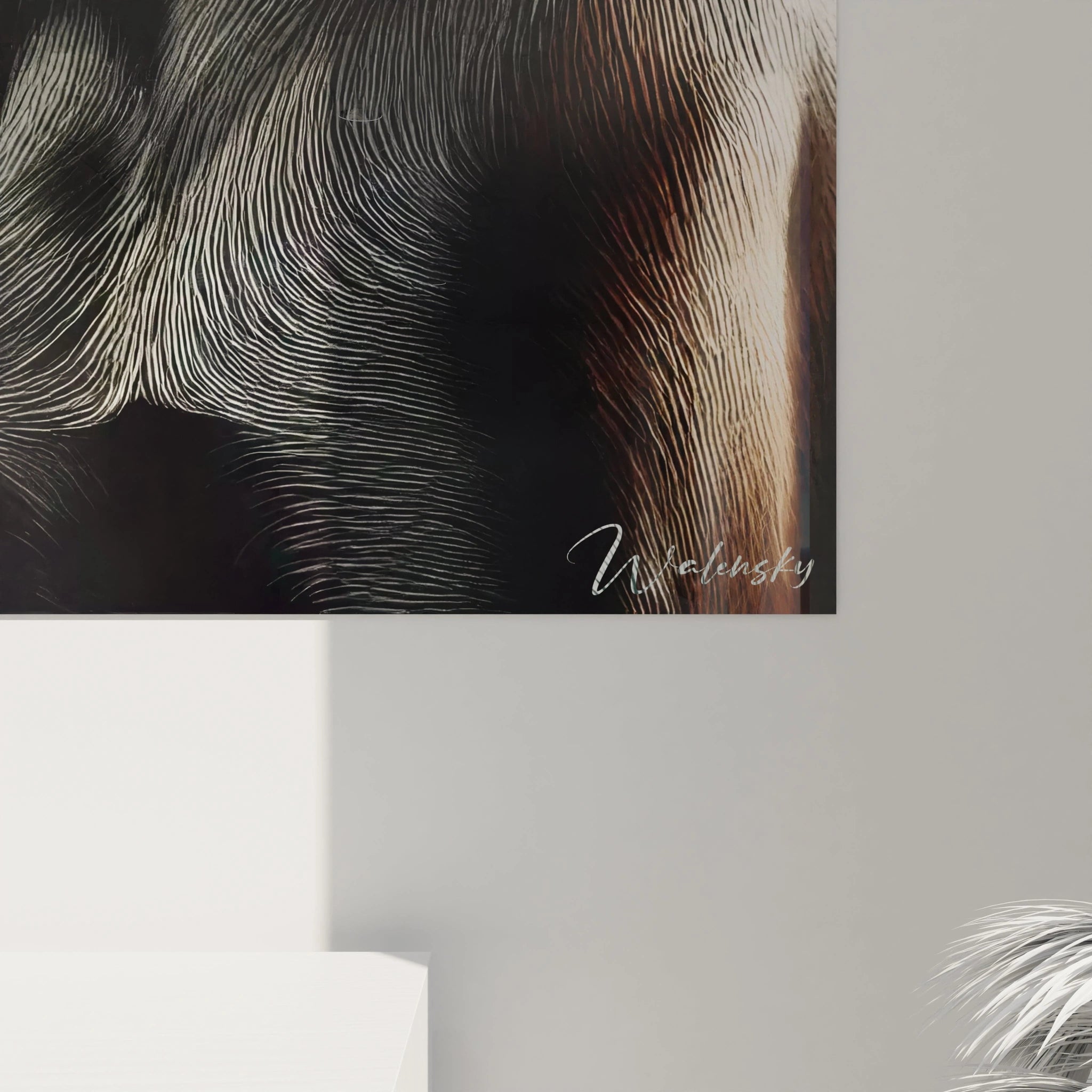 Vue de près du tableau chien. Appréciez les détails subtils du pelage et les nuances de noir et de gris, capturant l'essence de l'animal avec une profondeur et une précision exceptionnelles.