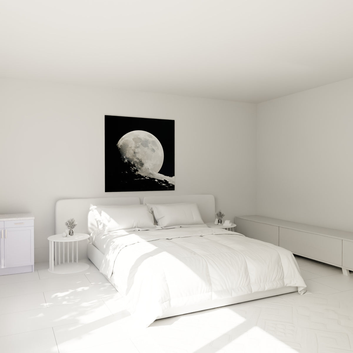 Astre lunaire blanc et anthracite aux reliefs marqués, accroché au-dessus d'un lit dans une chambre claire