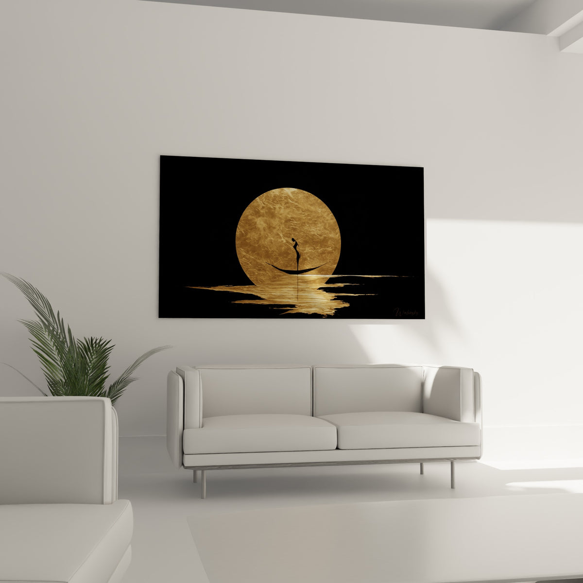 Barque noire glissant sous une pleine lune dorée aux reflets bronze, au-dessus d'un canapé dans un salon lumineux