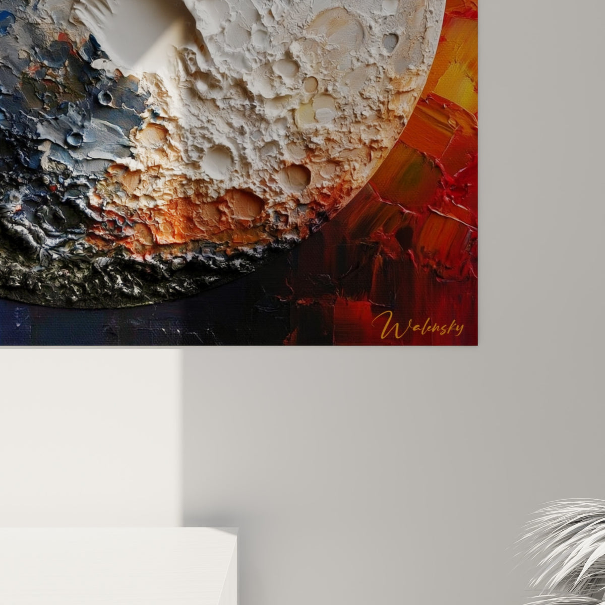 Empâtements épais révélant la matière grise et noire de la lune, coulures orangées et grain minéral visible de près