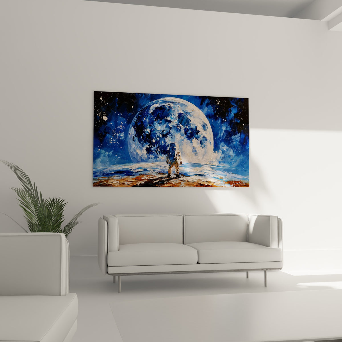 Explorateur solitaire sur sol lunaire ocre face à l'astre bleu indigo, au-dessus d'un canapé dans un salon lumineux