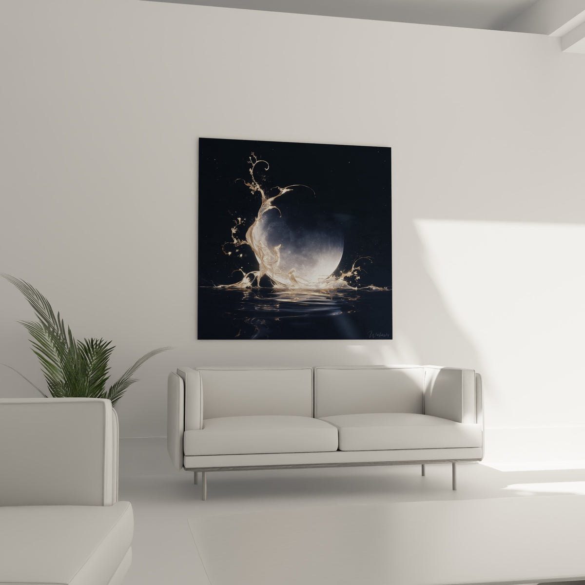 Eau sombre et volutes dorées entourant la lune argentée, tableau au-dessus d'un canapé dans un salon lumineux