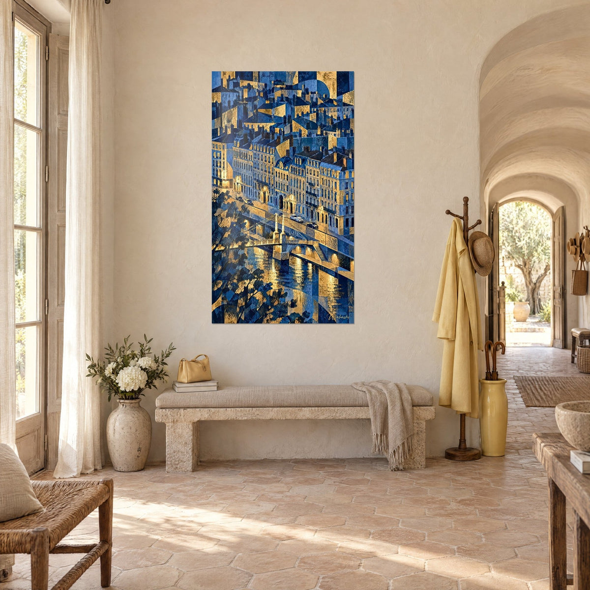 Quadro lungofiume di Lione in sfaccettature cubiste, pietra ocra e blu cobalto, muro intonacato di un corridoio a volta con piastrelle di cotto