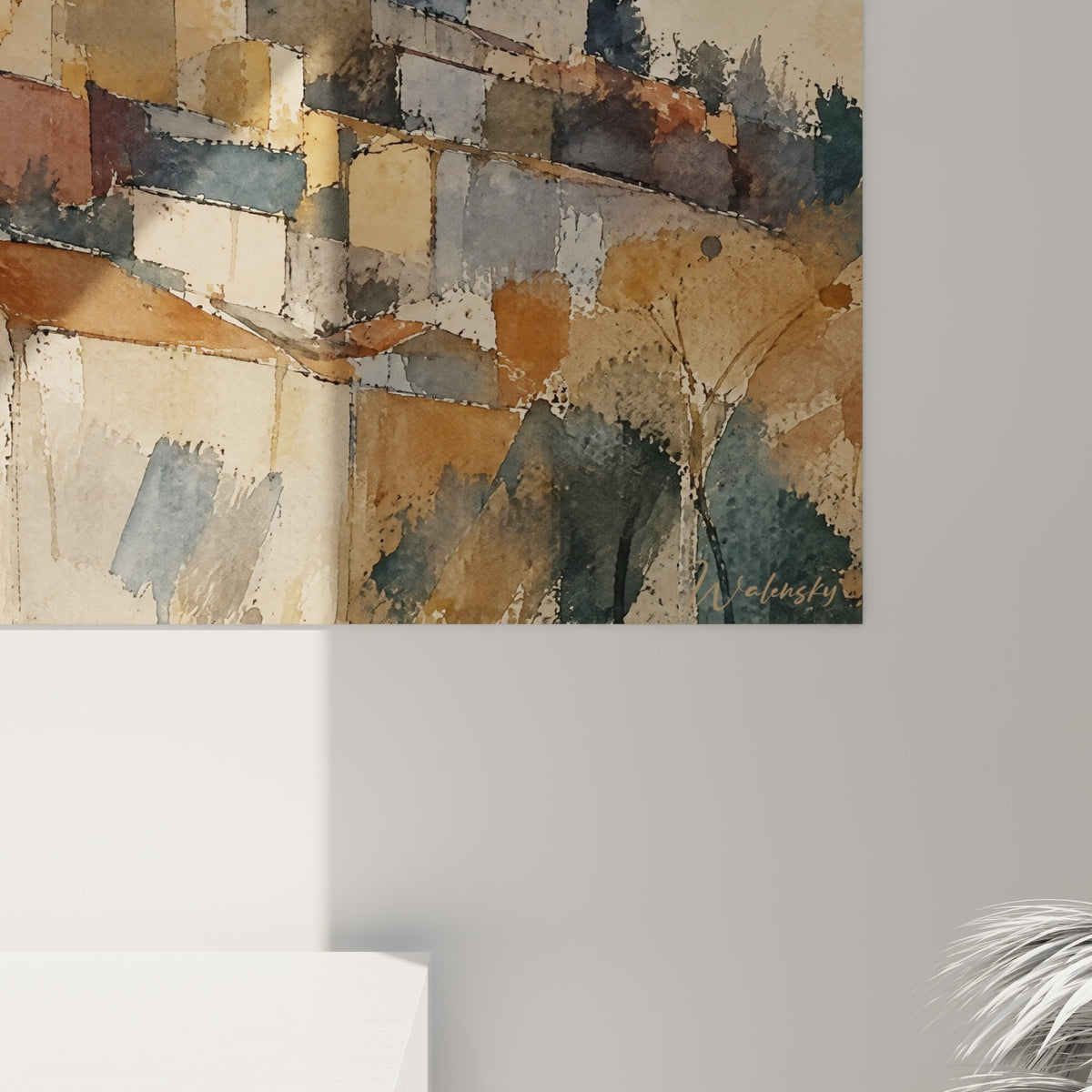 Coulures d'aquarelle mêlant ocre, terracotta et bleu pastel sur les façades fragmentées de la colline