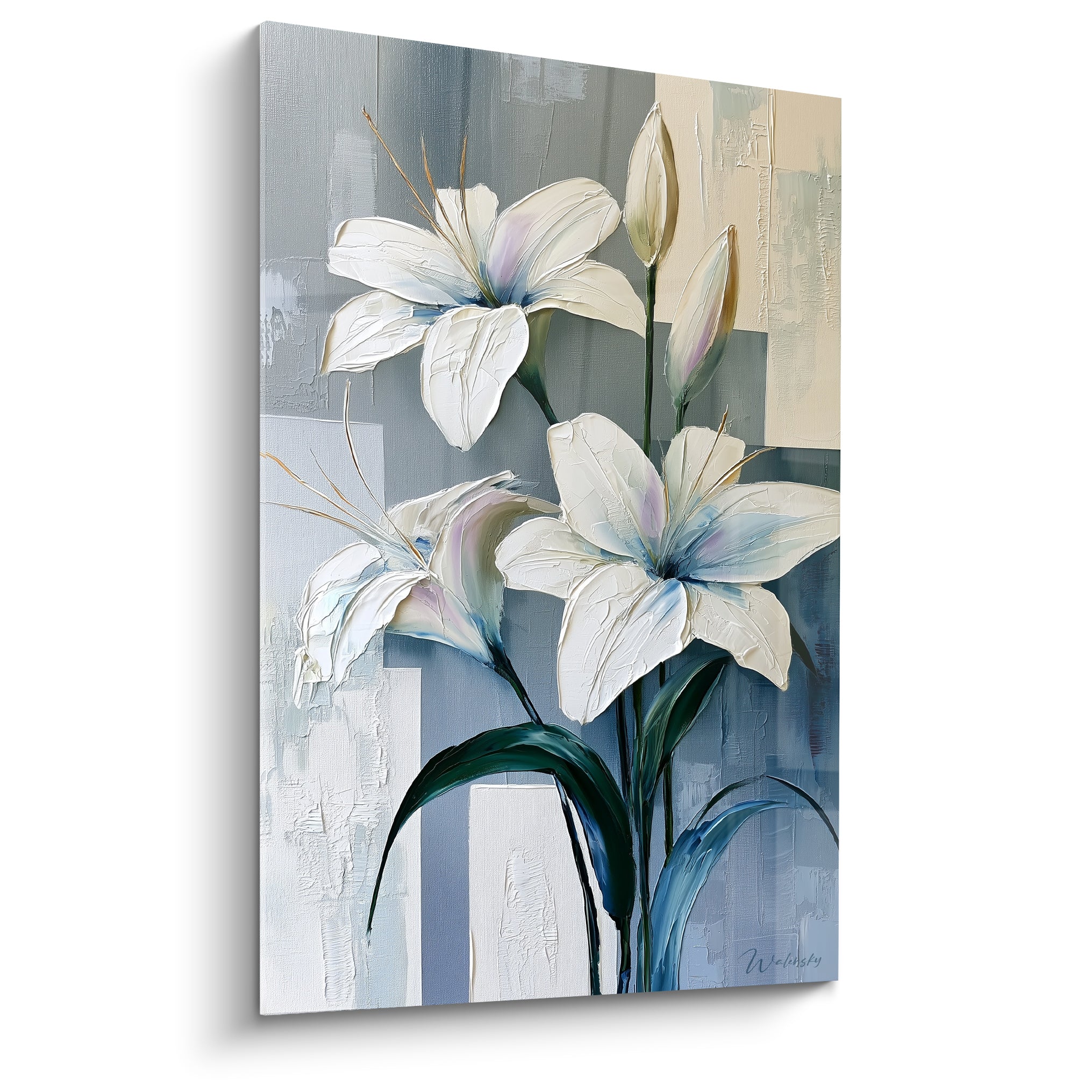 Lys blanc aux pétales texturés, reflets bleu ardoise et beige sable, fond géométrique feutré
