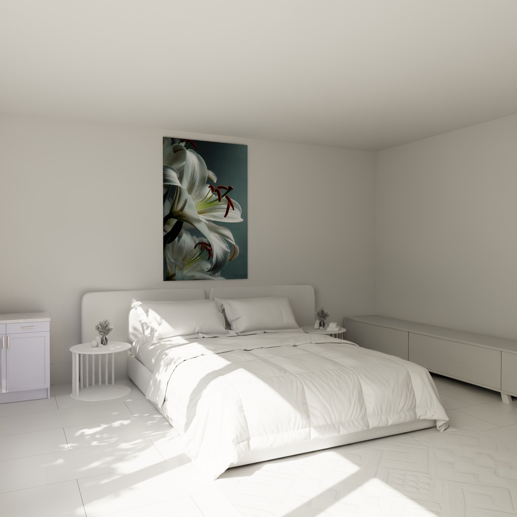 Fleurs de lys blanches et rouille disposées au-dessus d'un lit dans une chambre claire